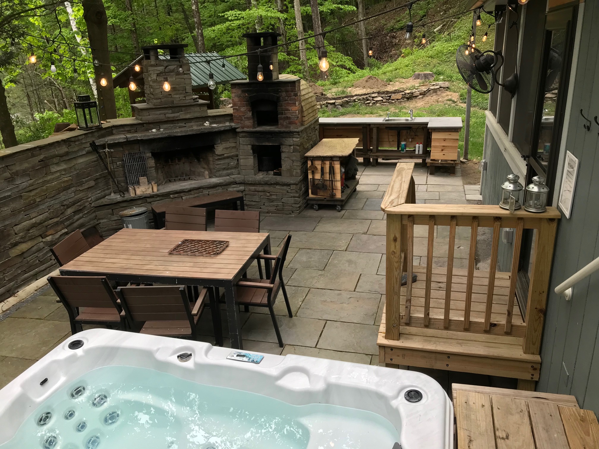 CABIN WITH HOT TUB OUTDOOR FIREPLACE PIZZA OVEN Houses for Rent in