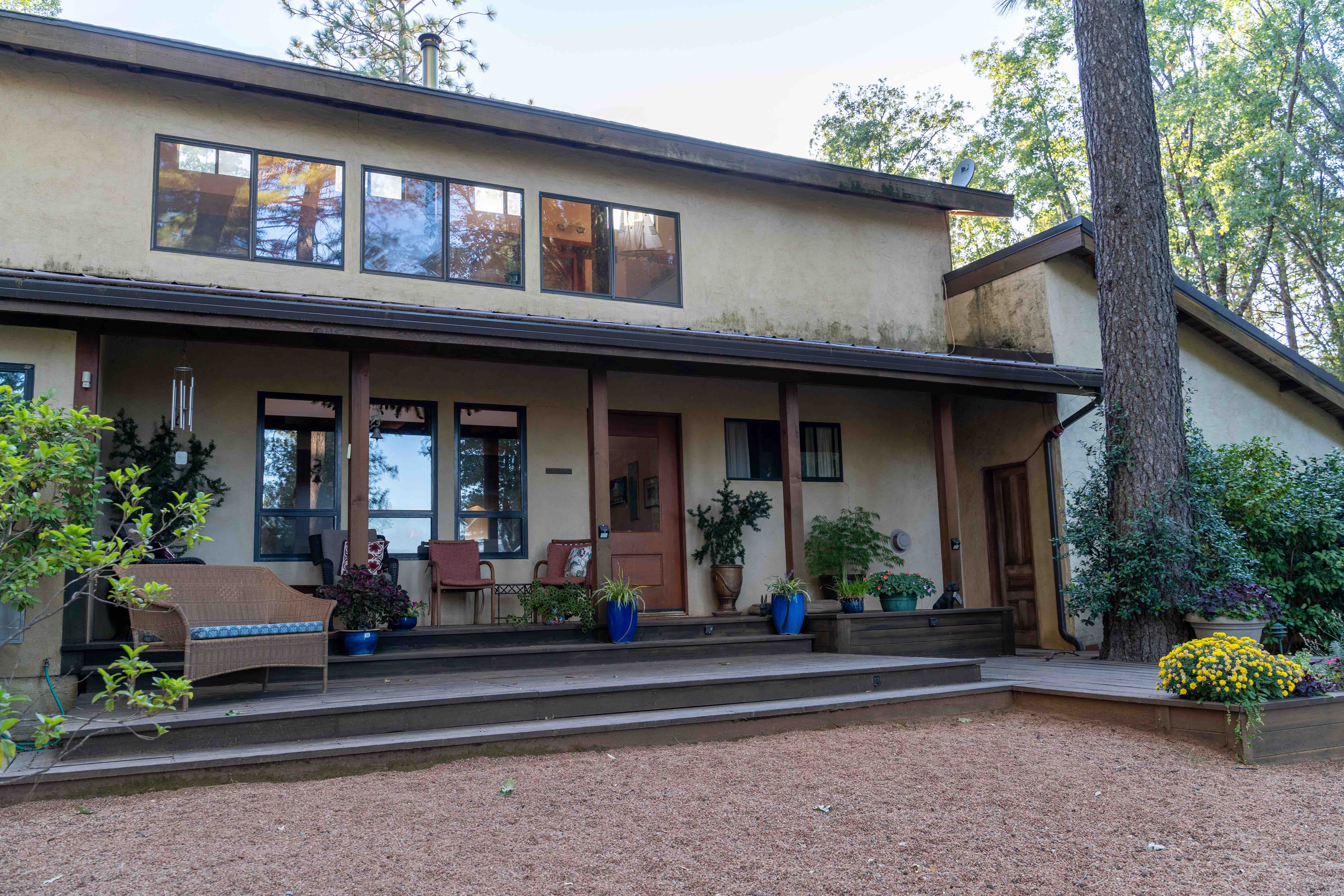 Sierra Foothills Mountain Retreat Houses for Rent in Gold Run