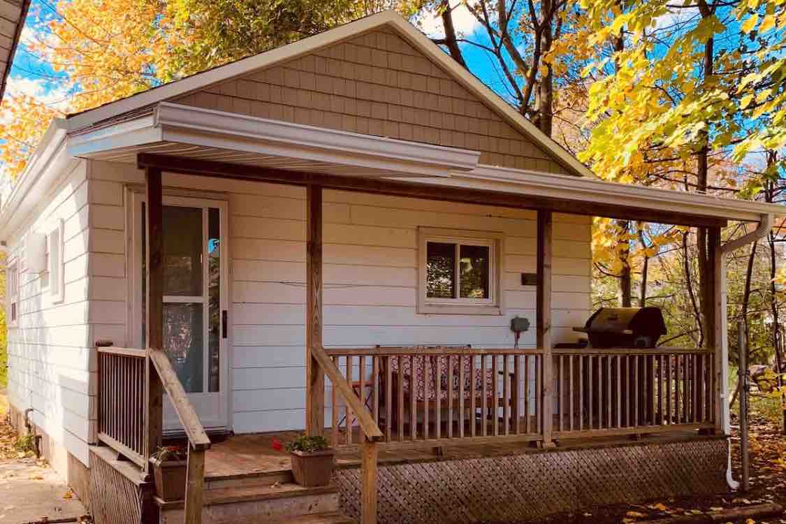 Cottage Cabin HideAway Cottages for Rent in Port Dover, Ontario, Canada