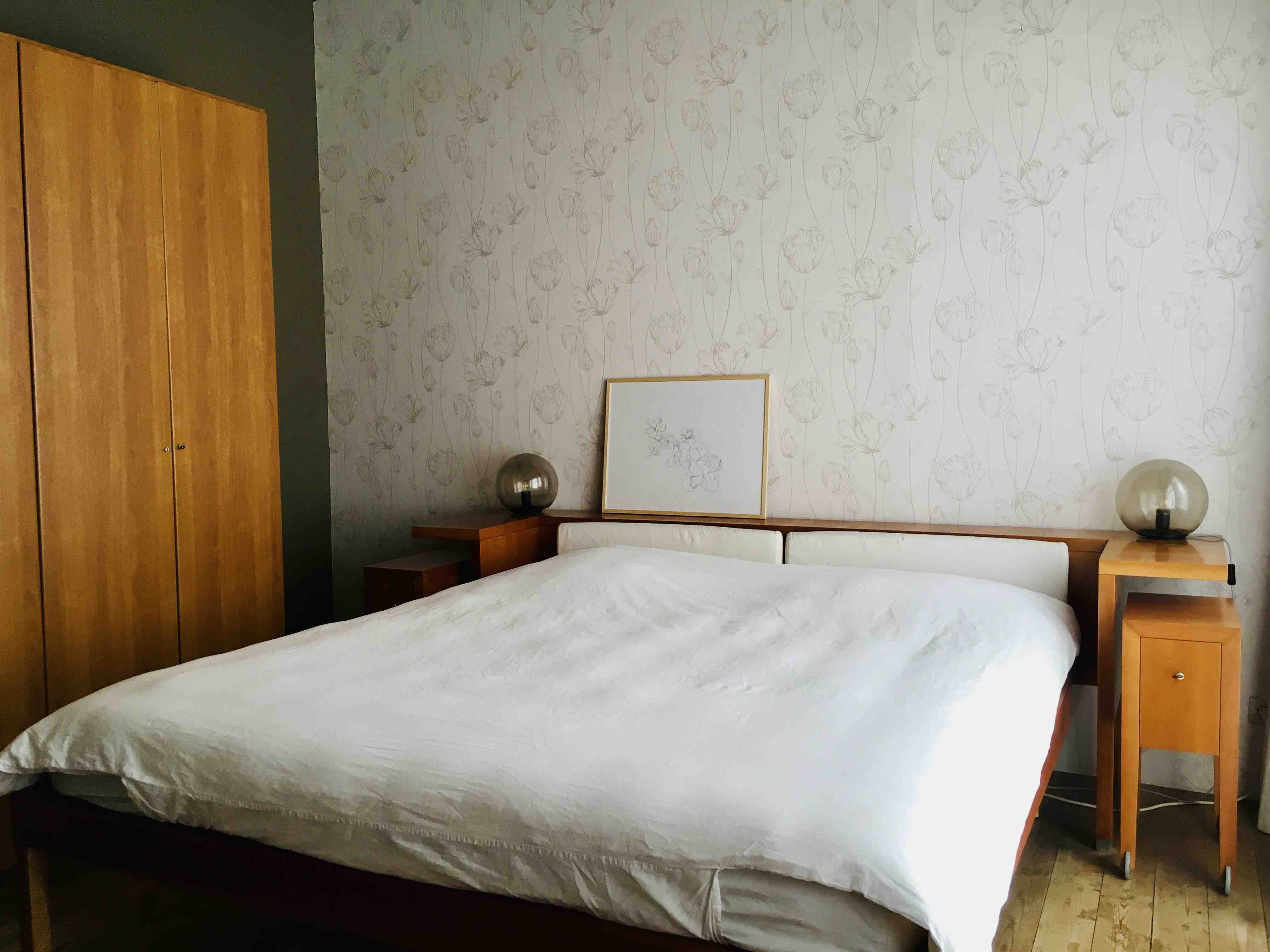 Room with ensuite bathroom (no eating facilities). in Anderlecht, Brussels