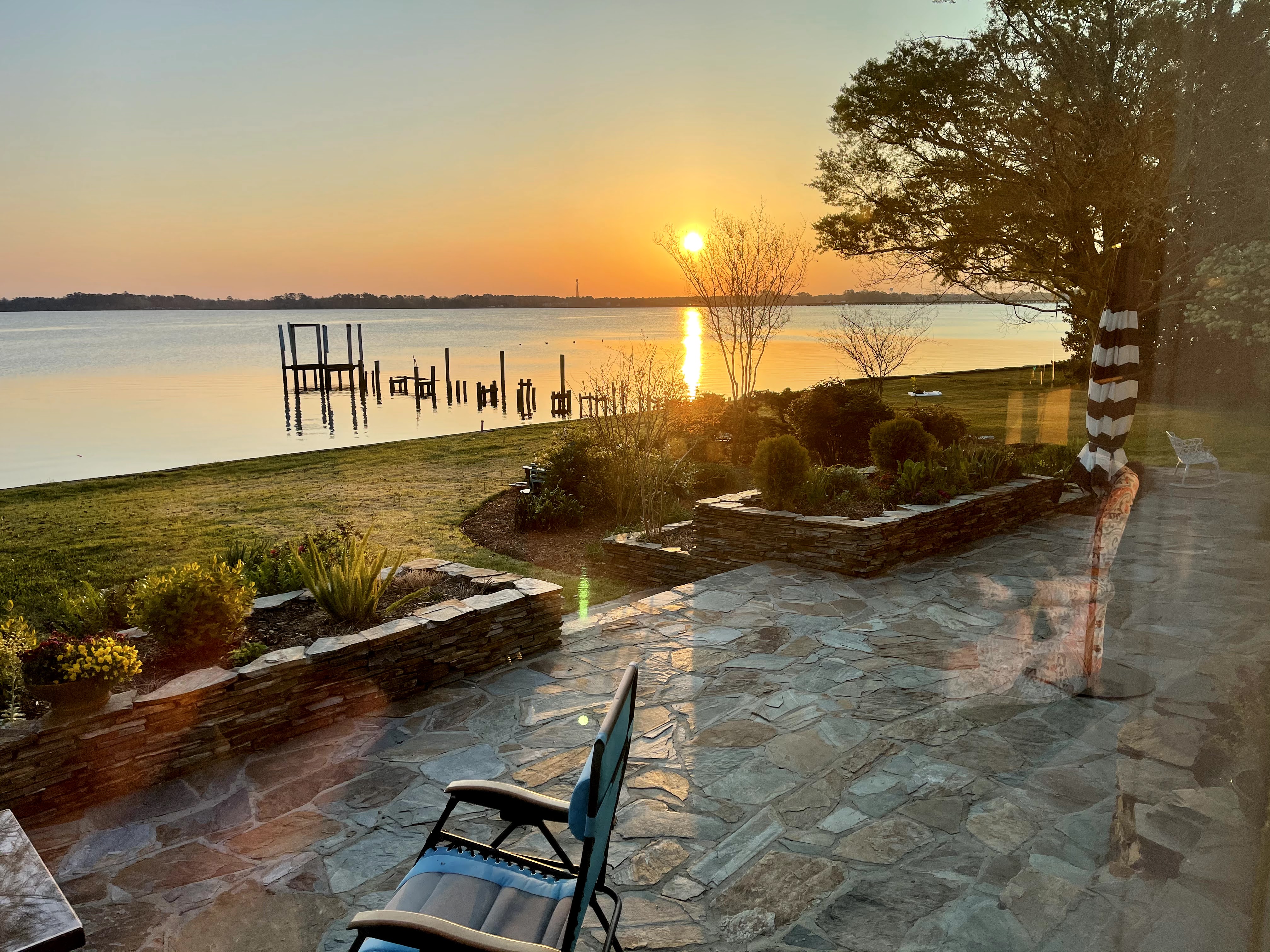 Little piece of heaven in your own back yard! - Houses for Rent in