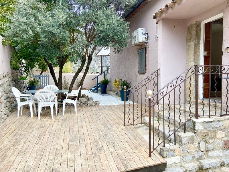 P2 vacation rental with garden and terrace