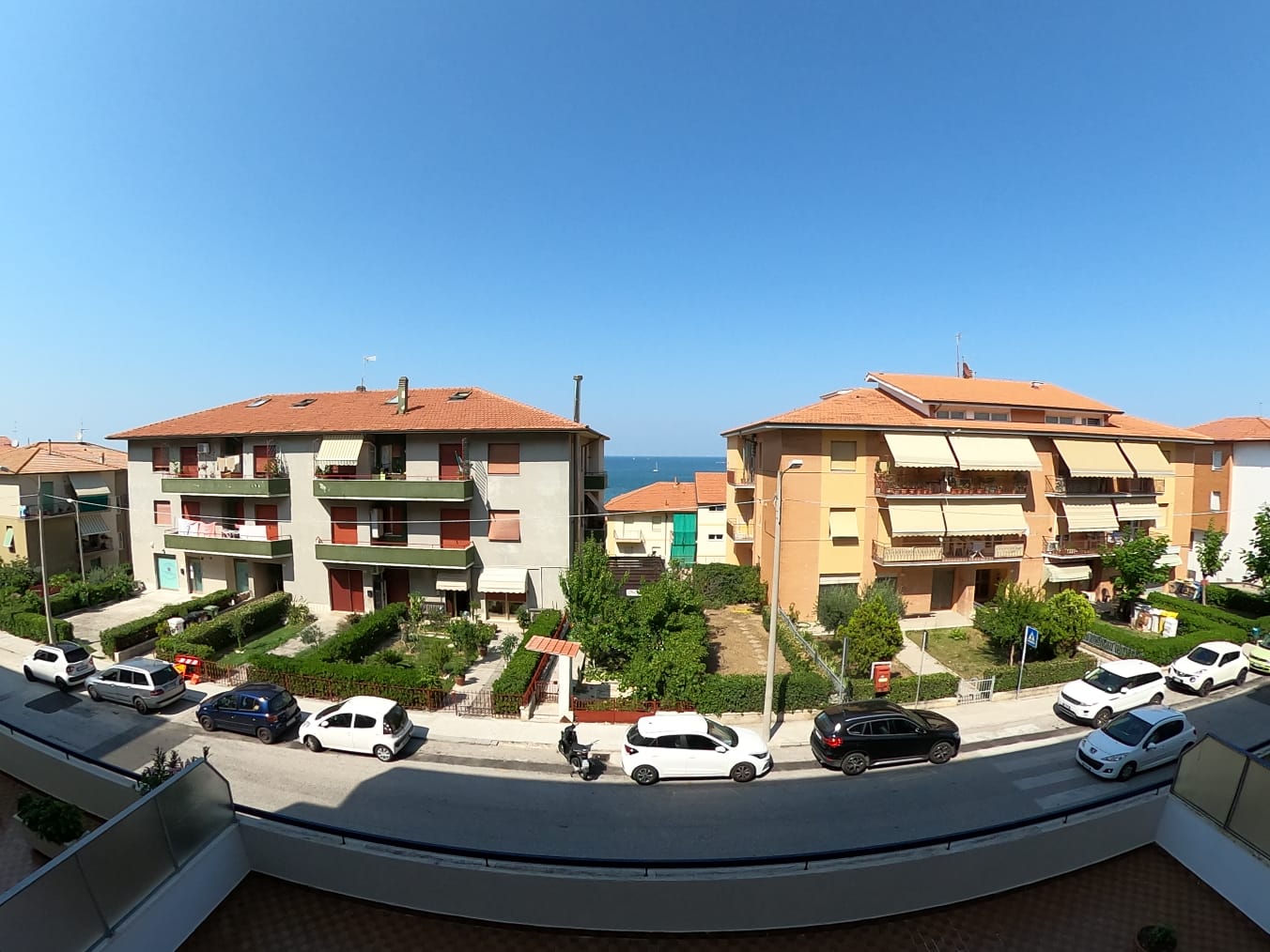Apartment115 sqm with sea view 200 meters from the beach