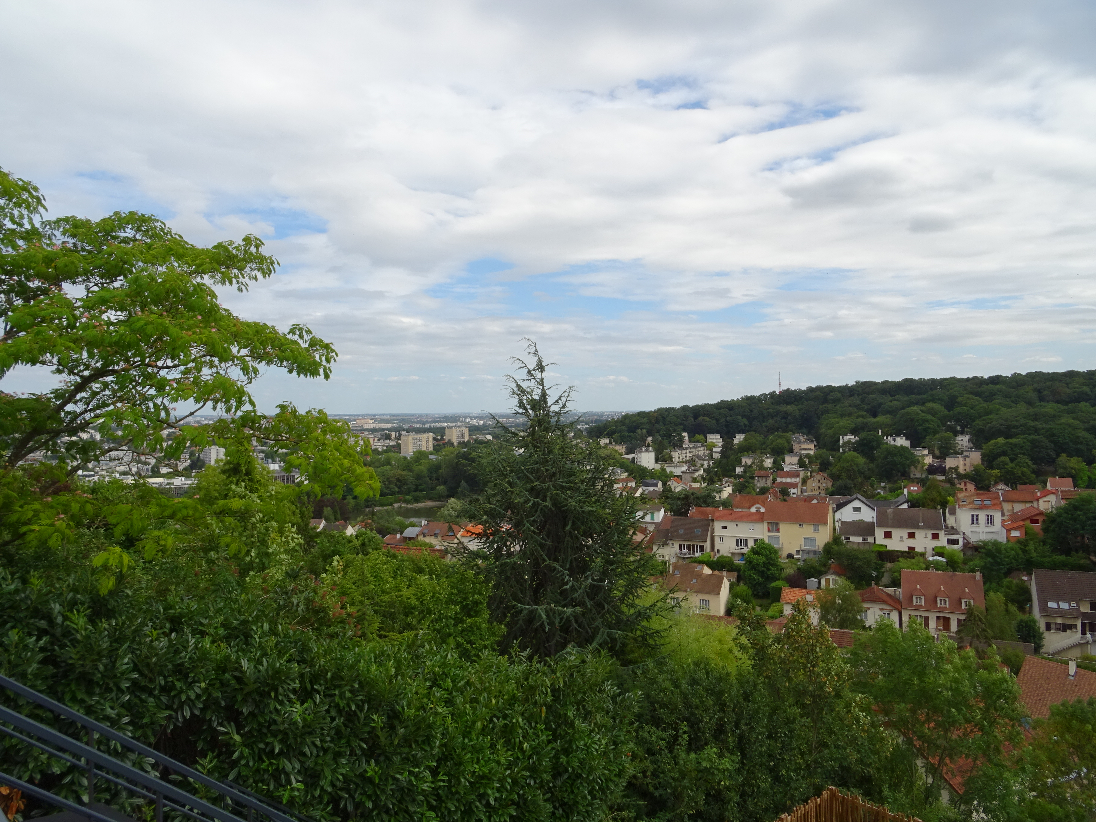 Quiet equipped suite with Terrace & View