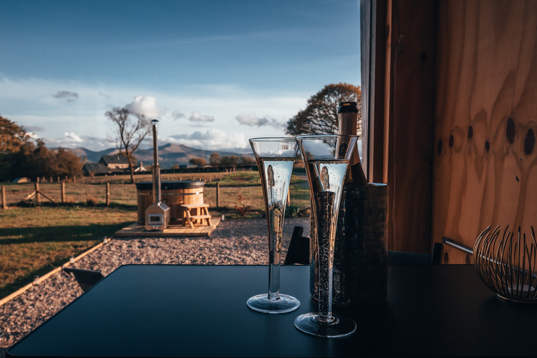 Shepherd's Hut, OffGrid, Hot Tub and Beacons View Shepherd's huts