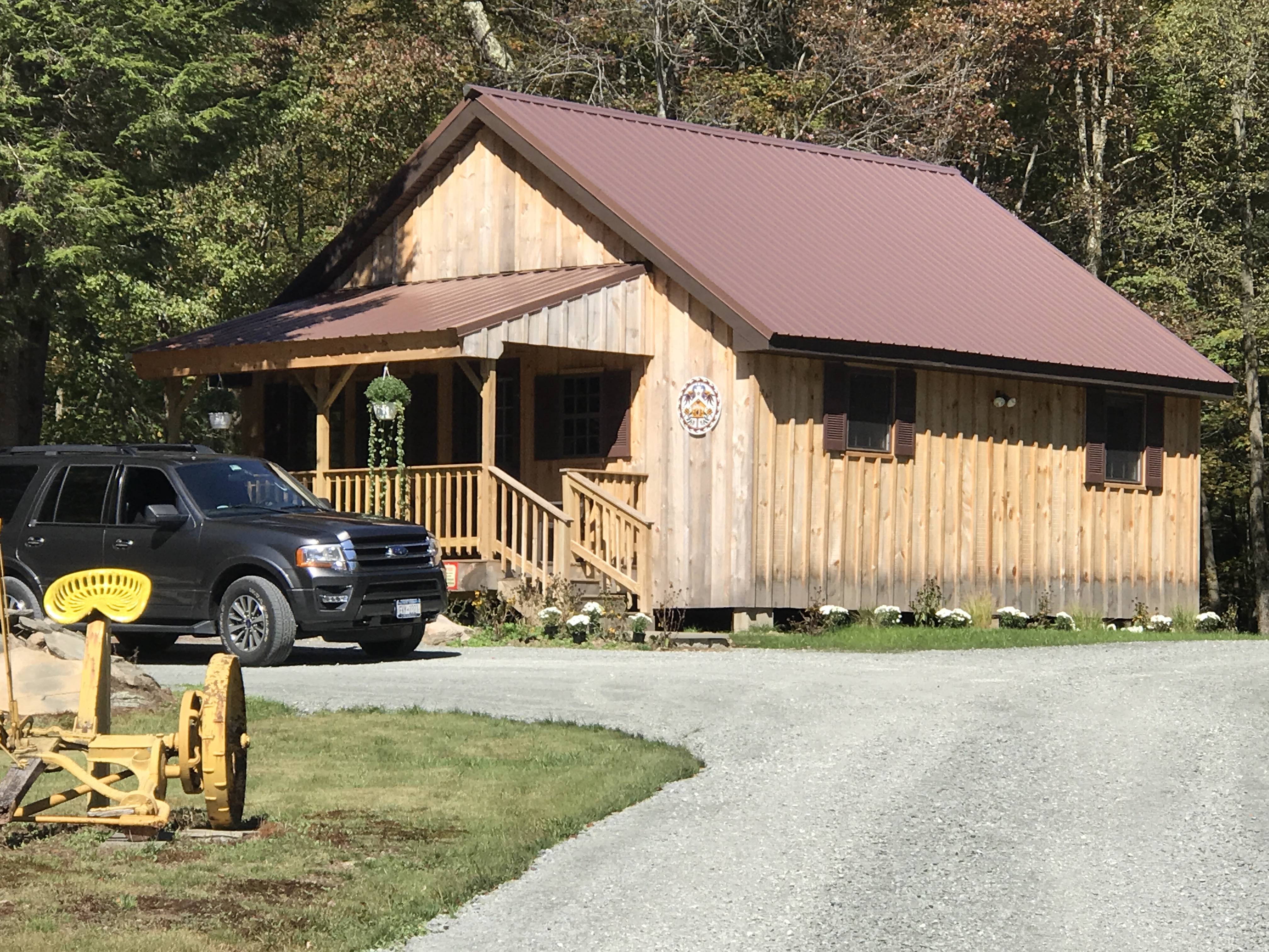 Private wooded Cottage, close to many activities!