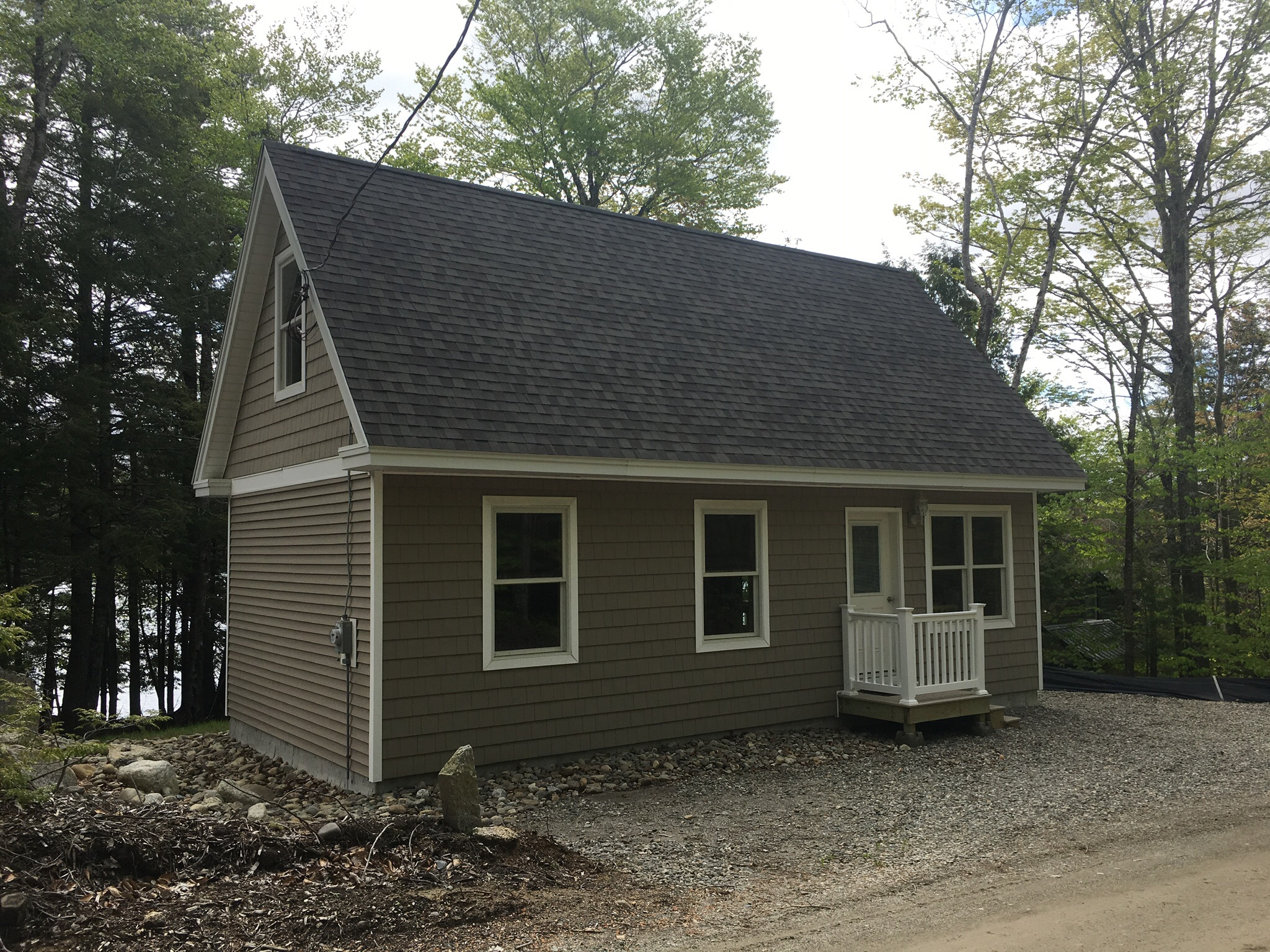 Cozy Lakefront Cottage