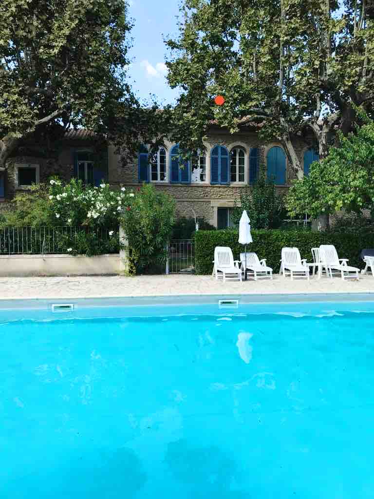 Les Alpilles apt for a couple with a child