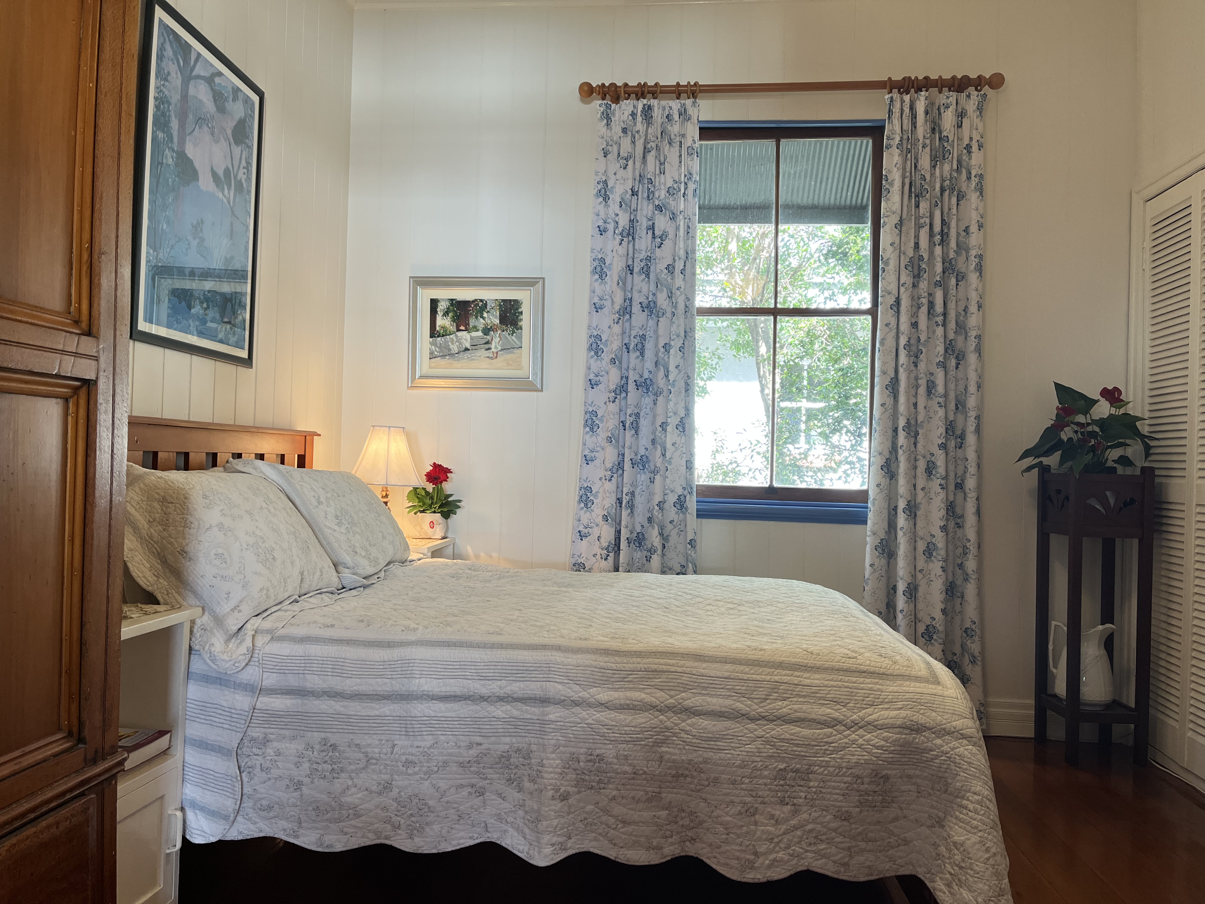 Bardon Bed & Breakfast - Blue Room in Bardon, Brisbane