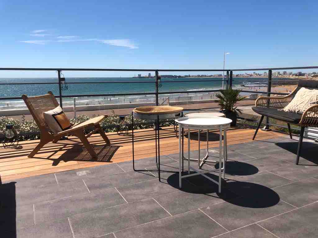 Beach house 6/8 pers on sea front, nice view