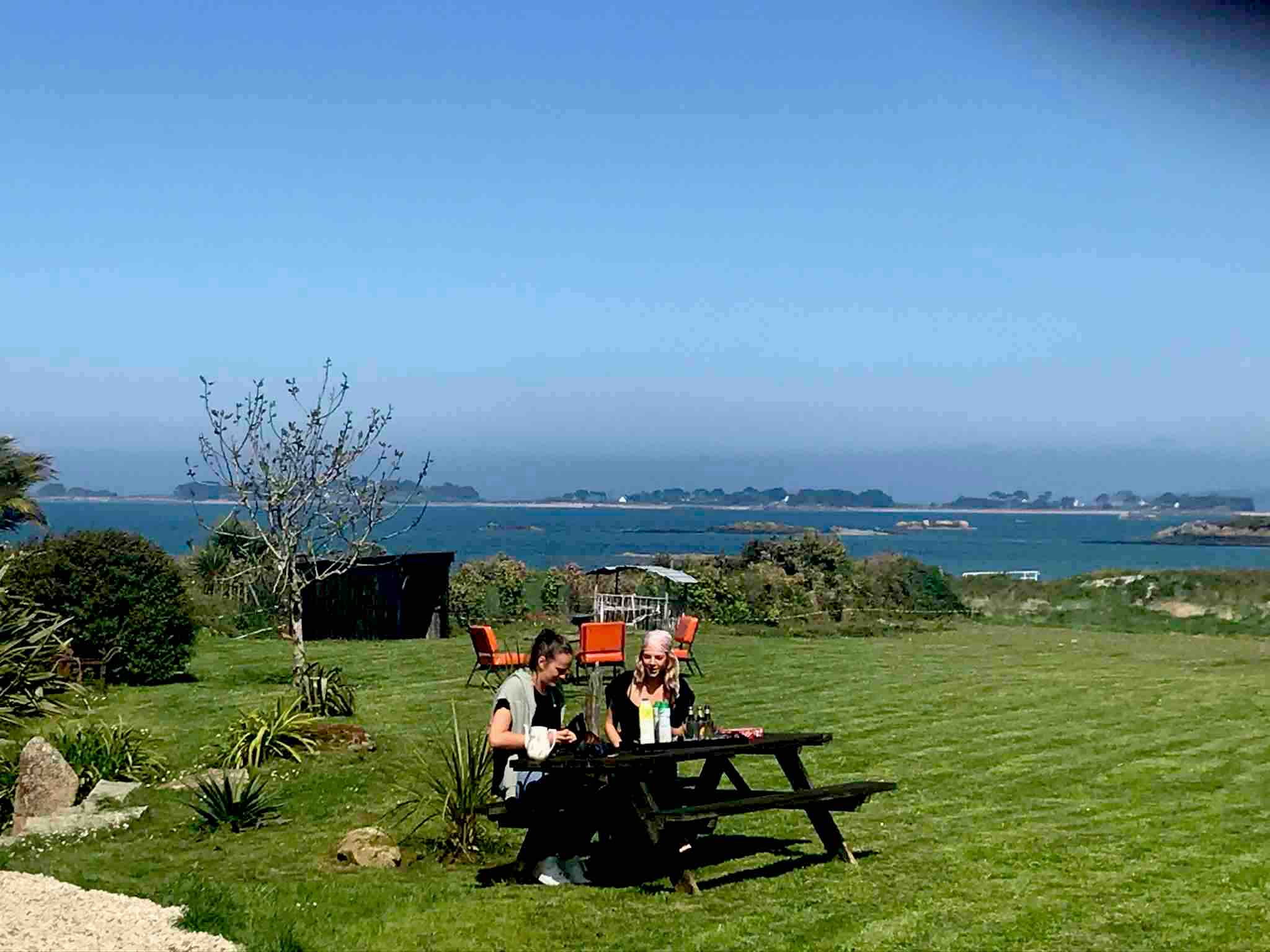 The cosy little cottage with sea view and beach