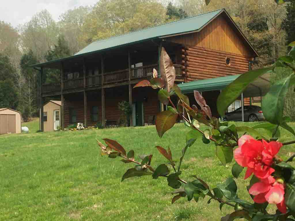 Peaceful Hills Cabin, 97 Acres with Creek