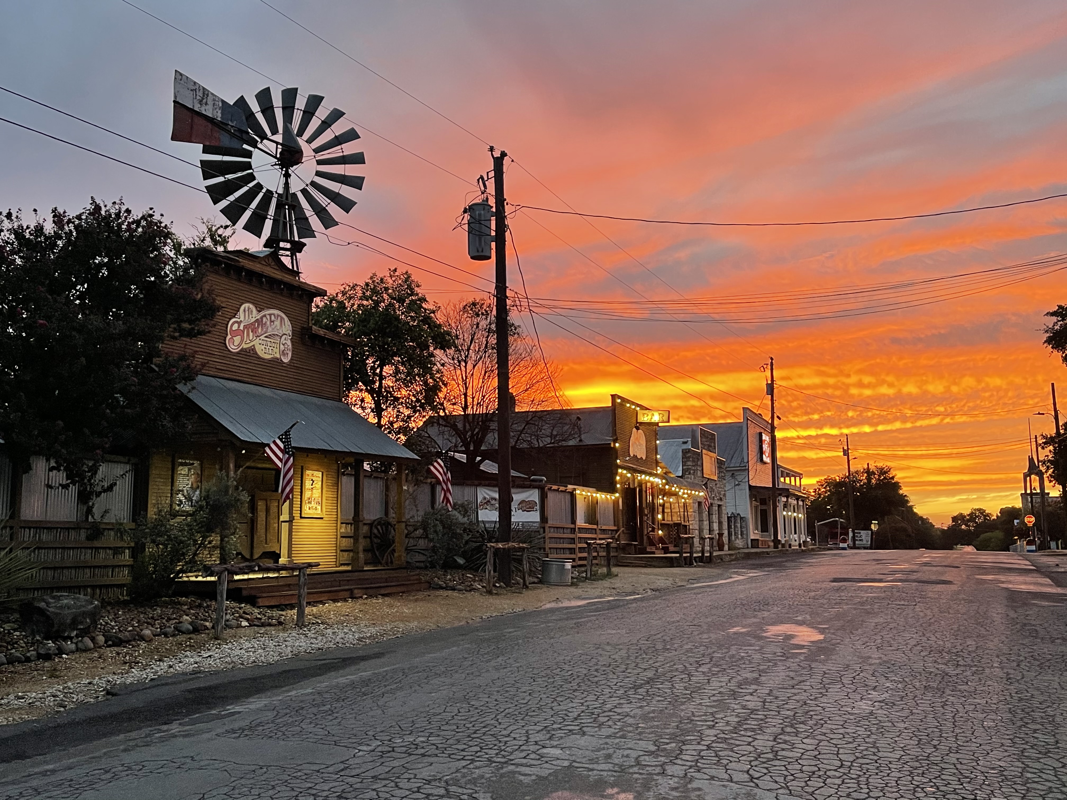 Bandera Country Cottage-Just off Main St.