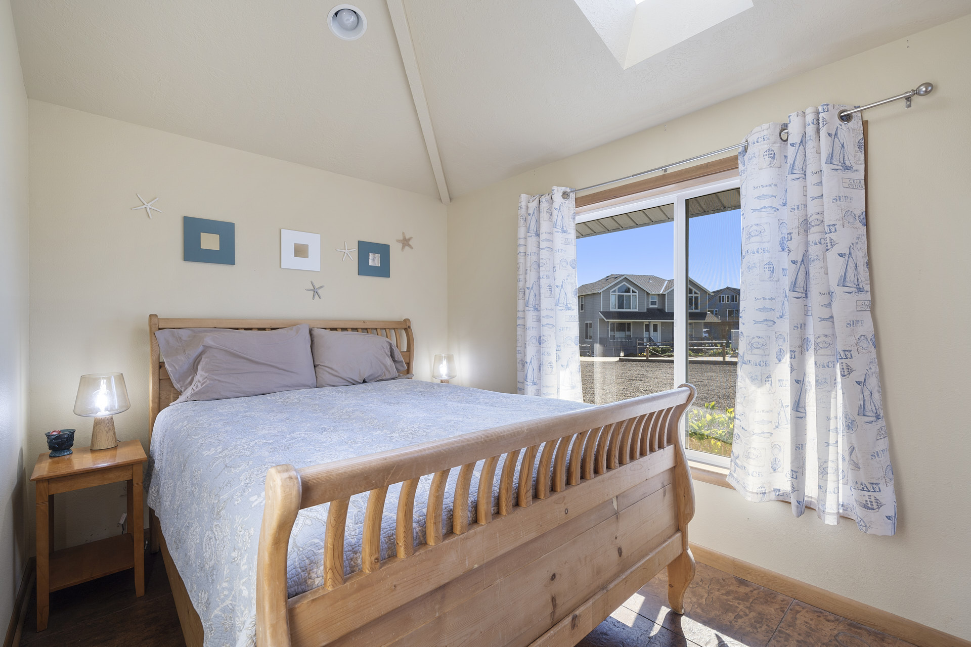 Bourbon Place Hot Tub & Pool Table Netarts Houses for Rent in