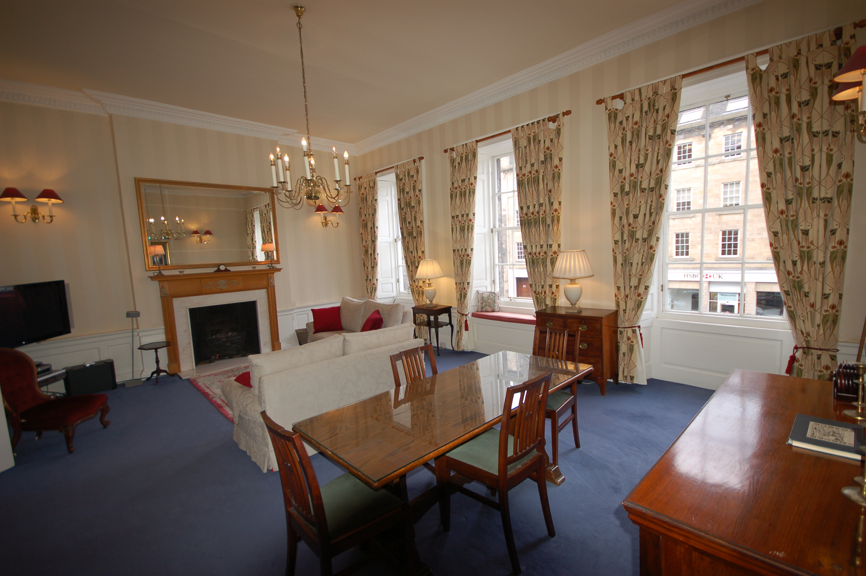 Superb City Centre Apartment in New Town West, Edinburgh
