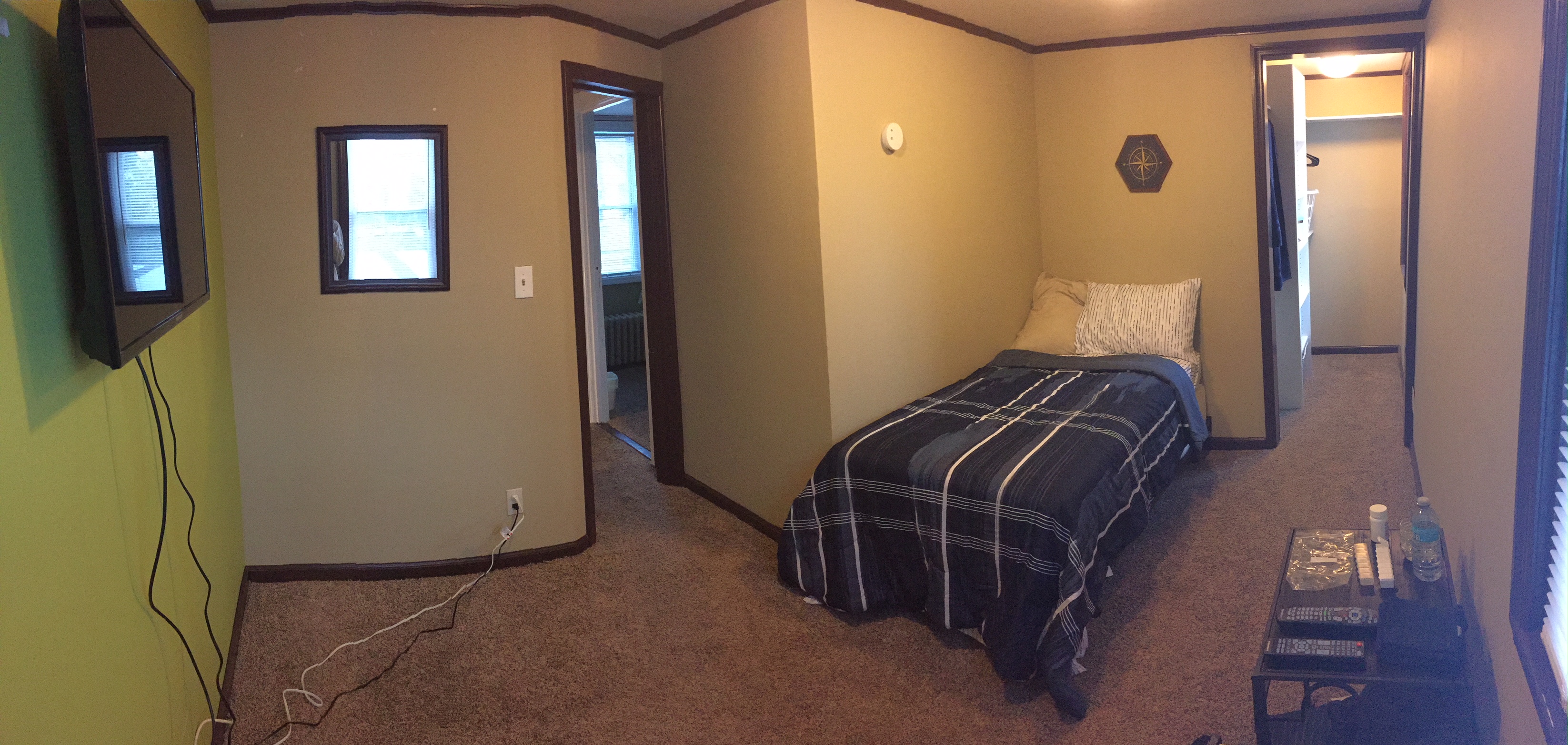 Cozy upstairs room with (1) walk-in closet in ELEVENTH WARD, Albany