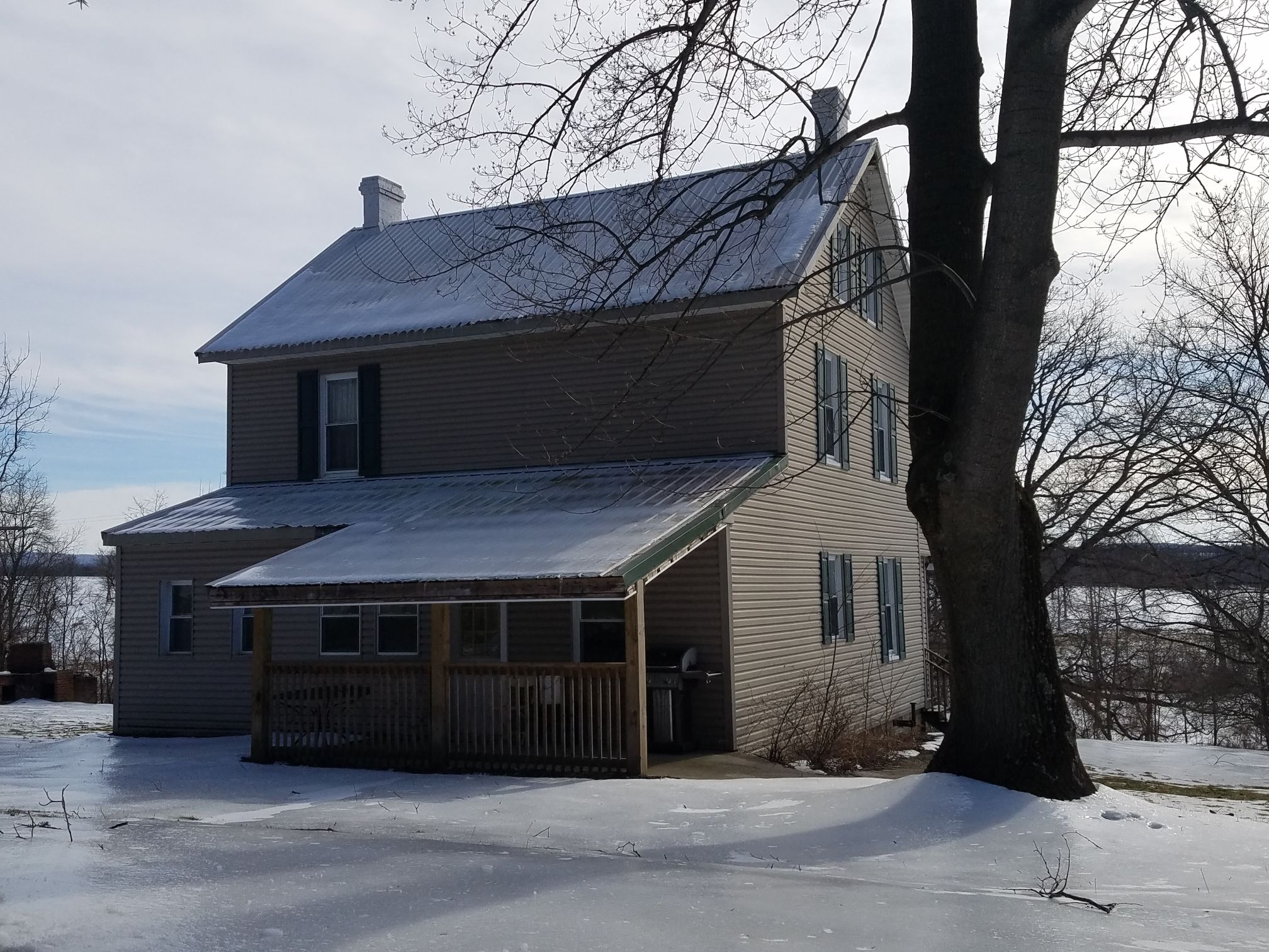 Quiet Guest House with porch /scenic countryside. Houses for Rent in