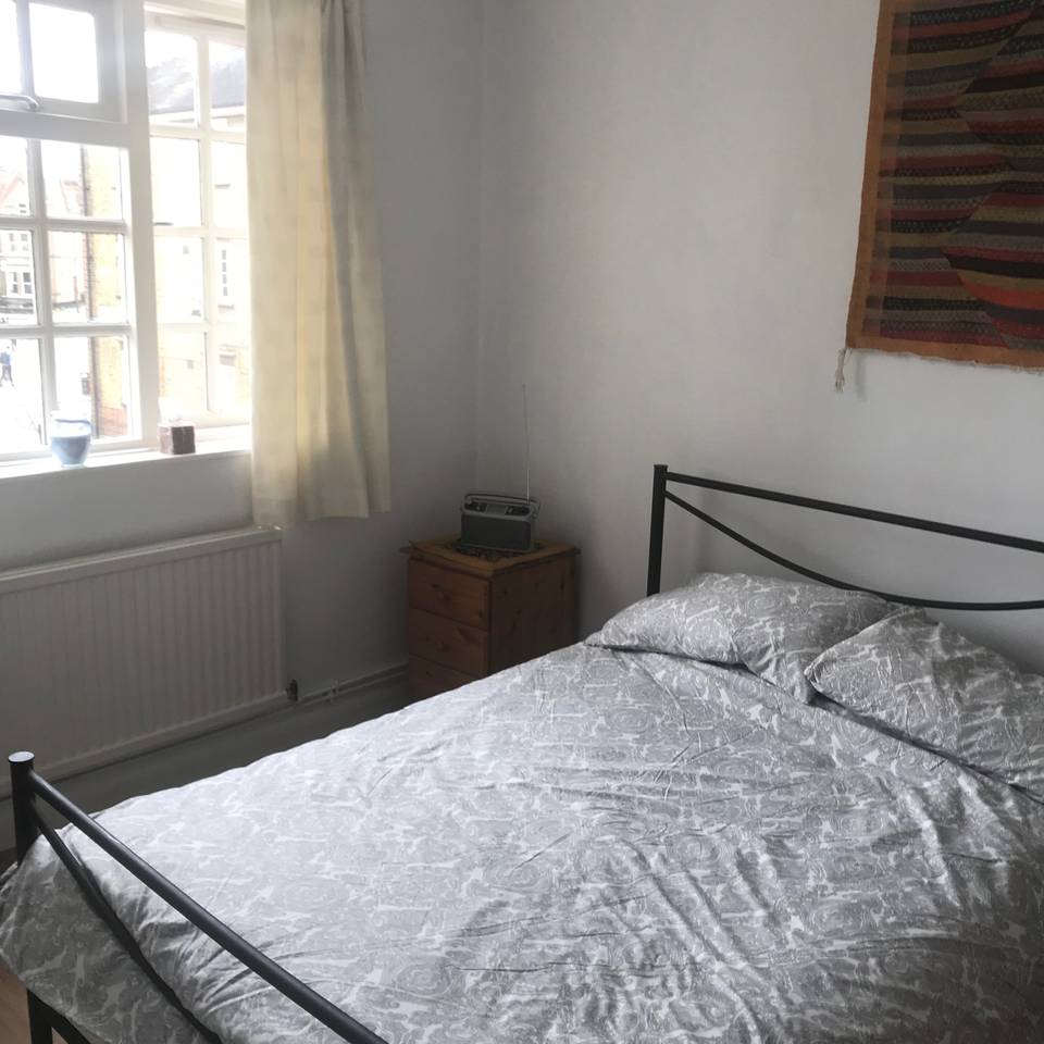 Large private double bedroom in Clapham Old Town