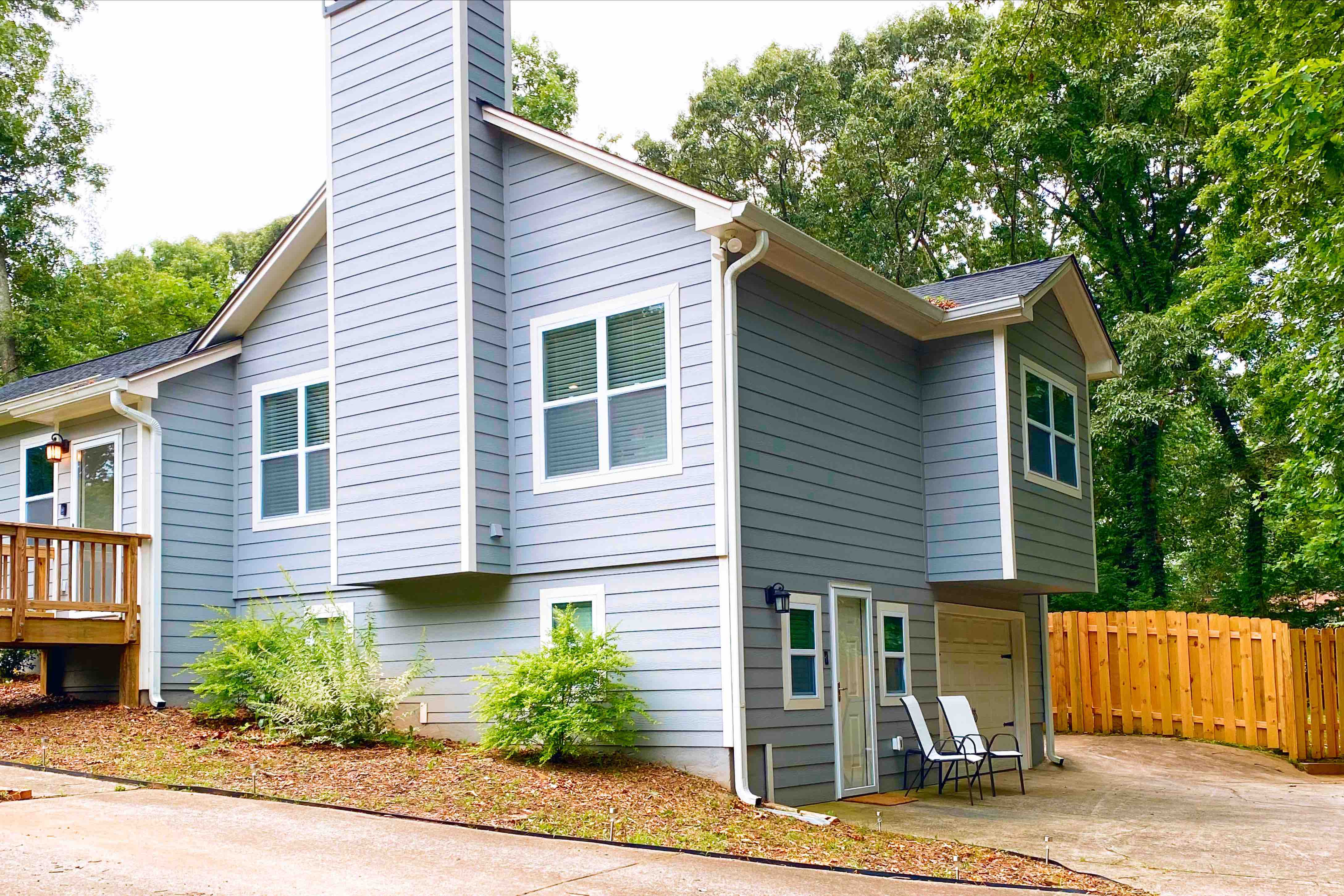 Cozy & Spacious Basement Suite w/Private Entry