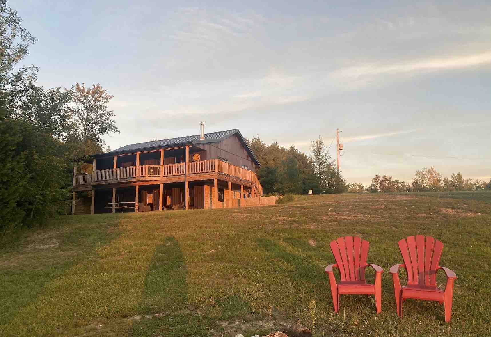 Stunning lakefront cottage