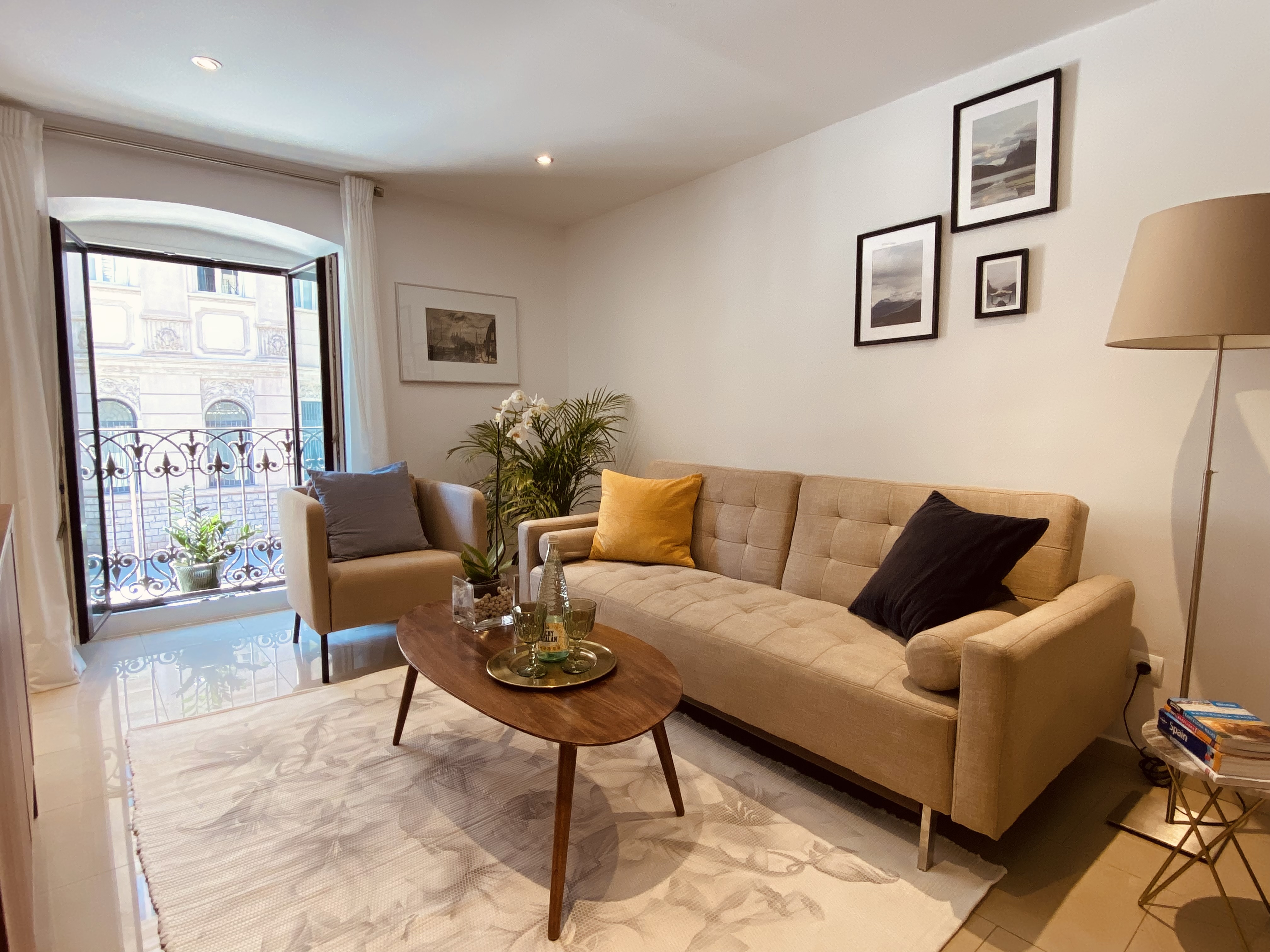 NEXT TO PASEO DE GRACIA -LOVE &HOME