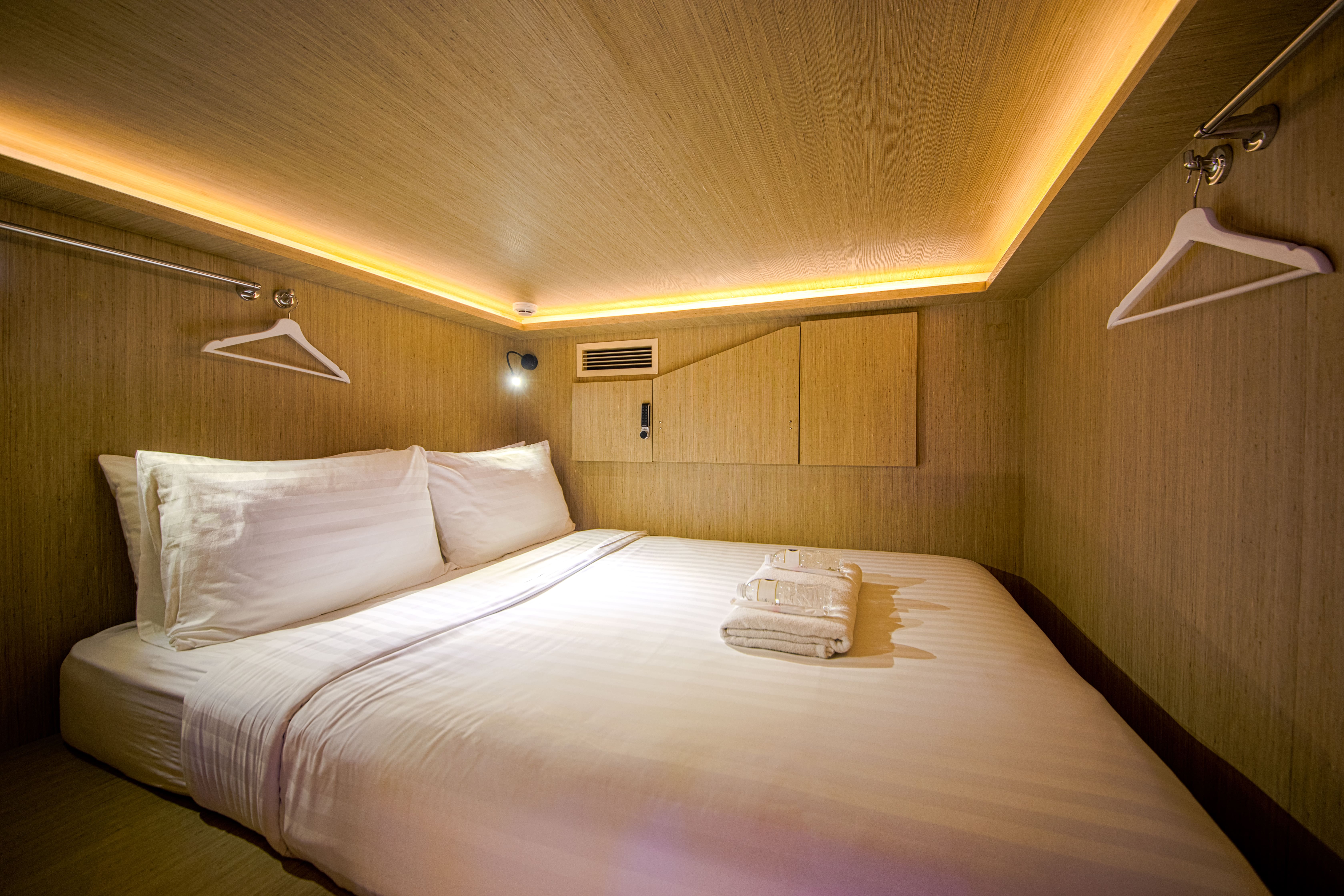 Luxury Capsule (Queen - Mixed)[Kampong Glam]
