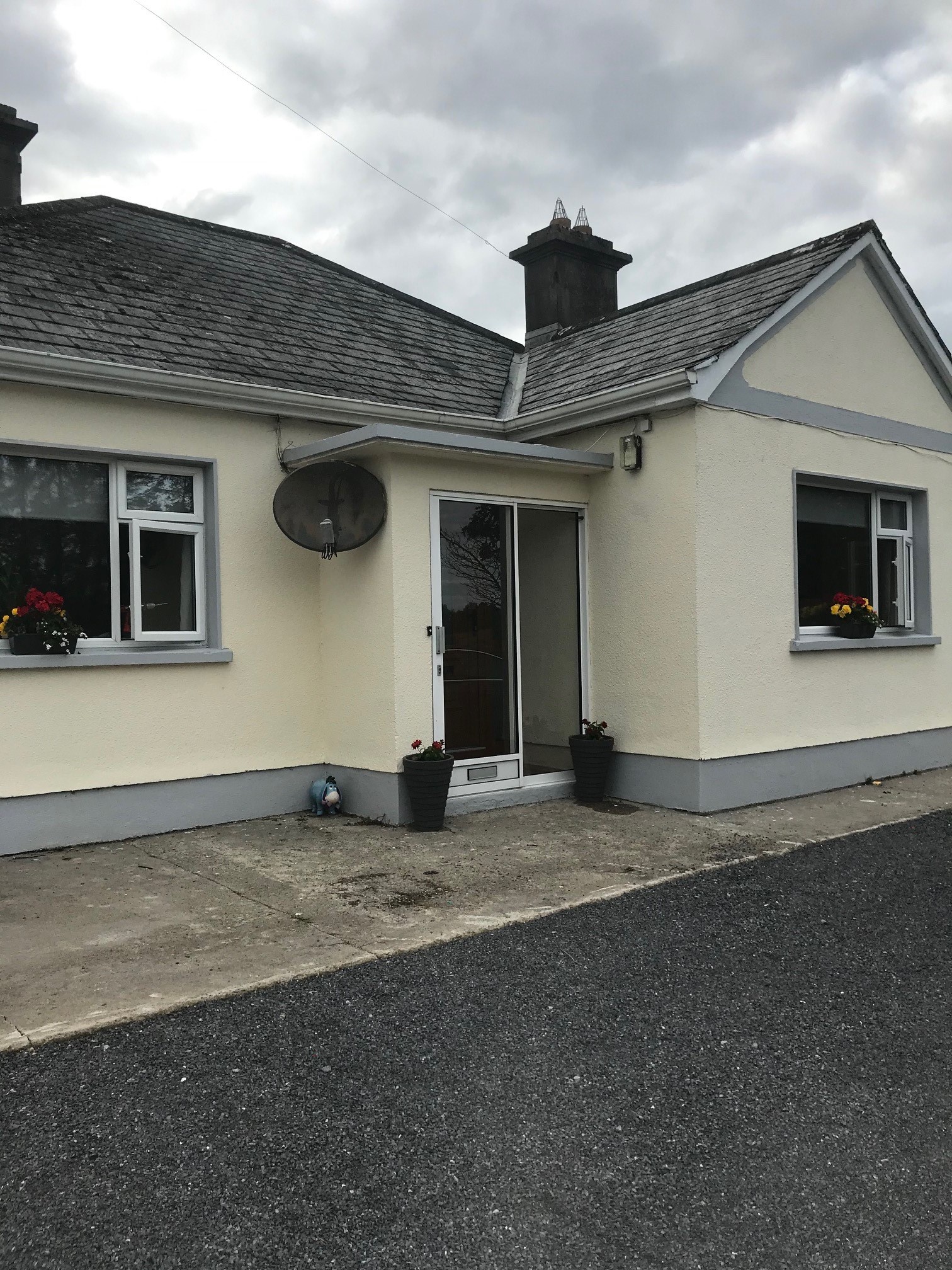An Teach Mac Leitrim Cottage Cottages for Rent in Leitrim Village