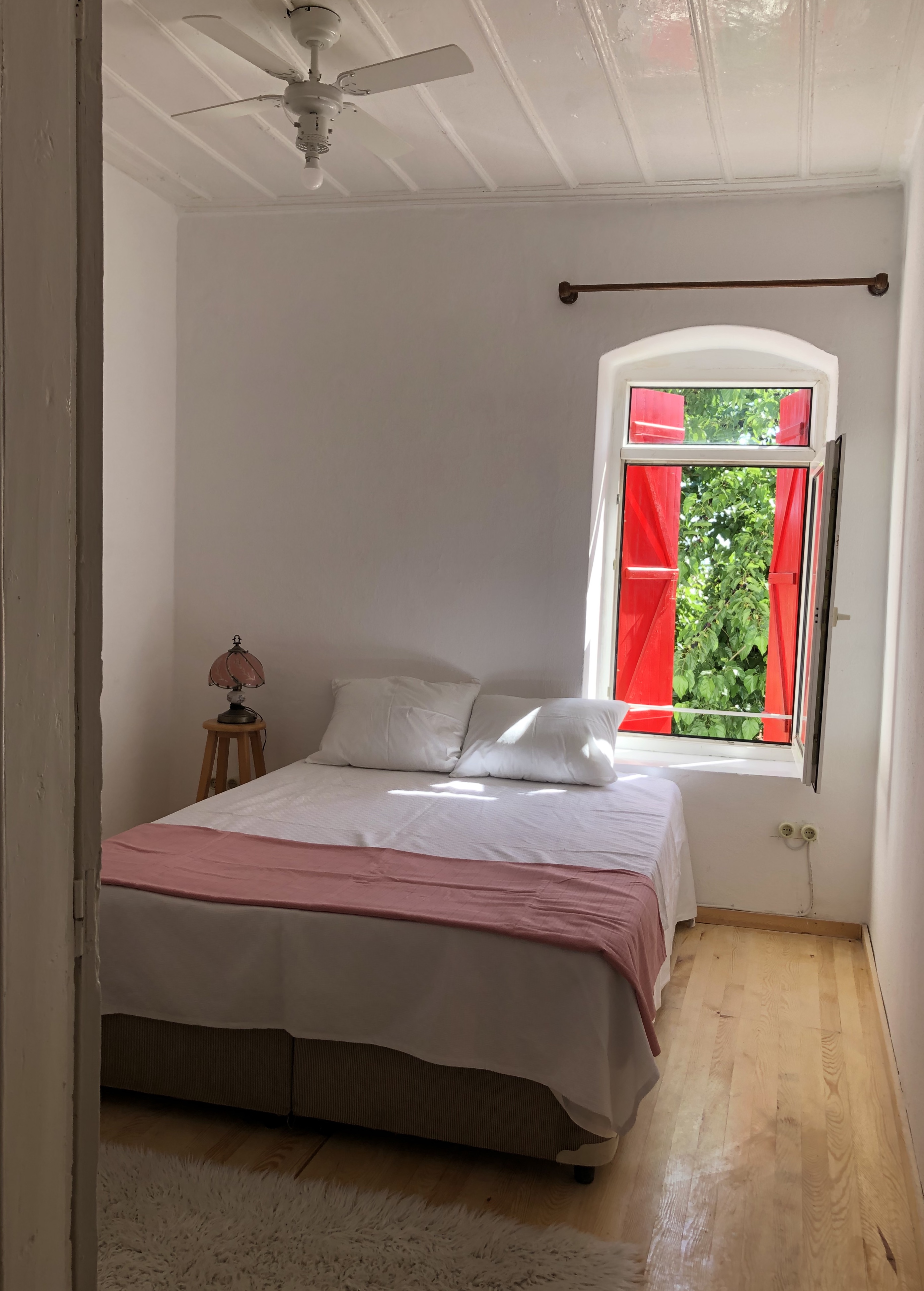 Cunda, deniz manzaralı, teraslı taş ev Ayvalık şehrinde Kiralık Evler