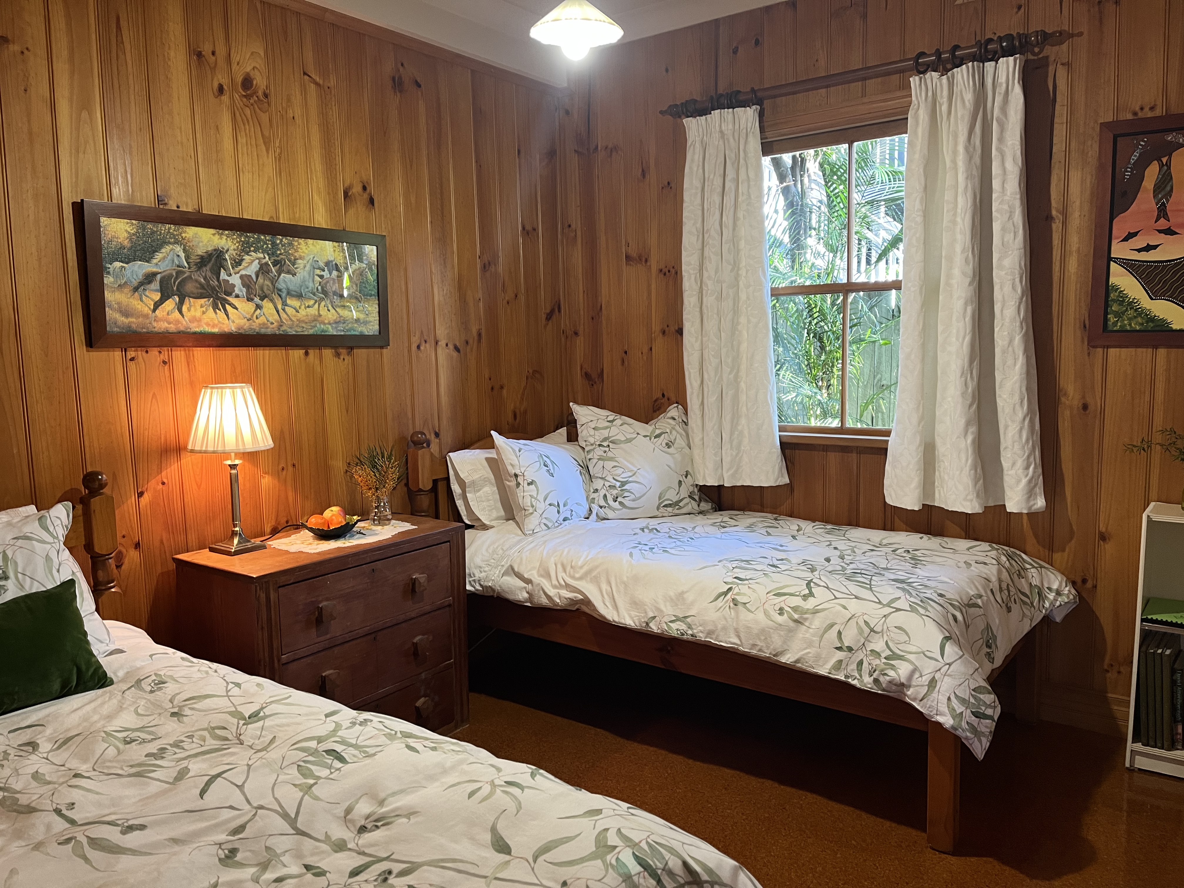 Bardon Bed & Breakfast -Green Room in Bardon, Brisbane
