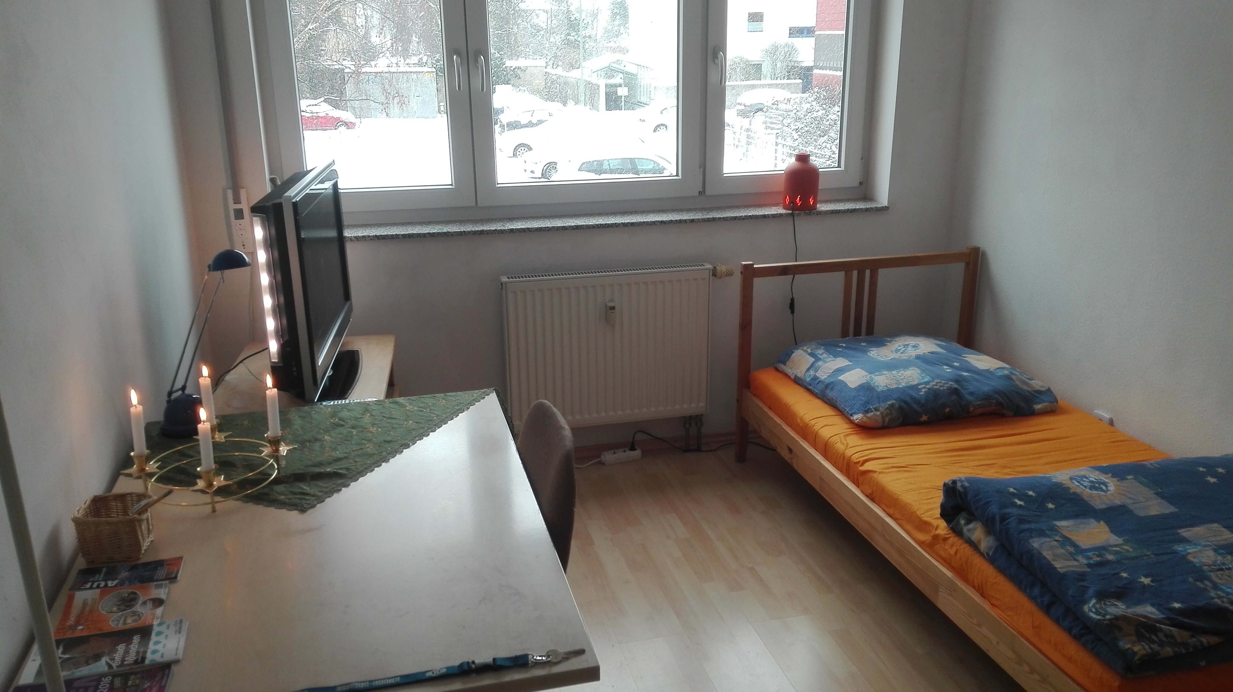 Nice room in a quiet 2-room Apartment.. 2 beds in Milbertshofen-Am Hart, Munich