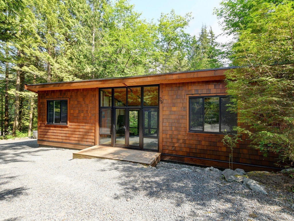 High Tide Hideaway - Private treed setting