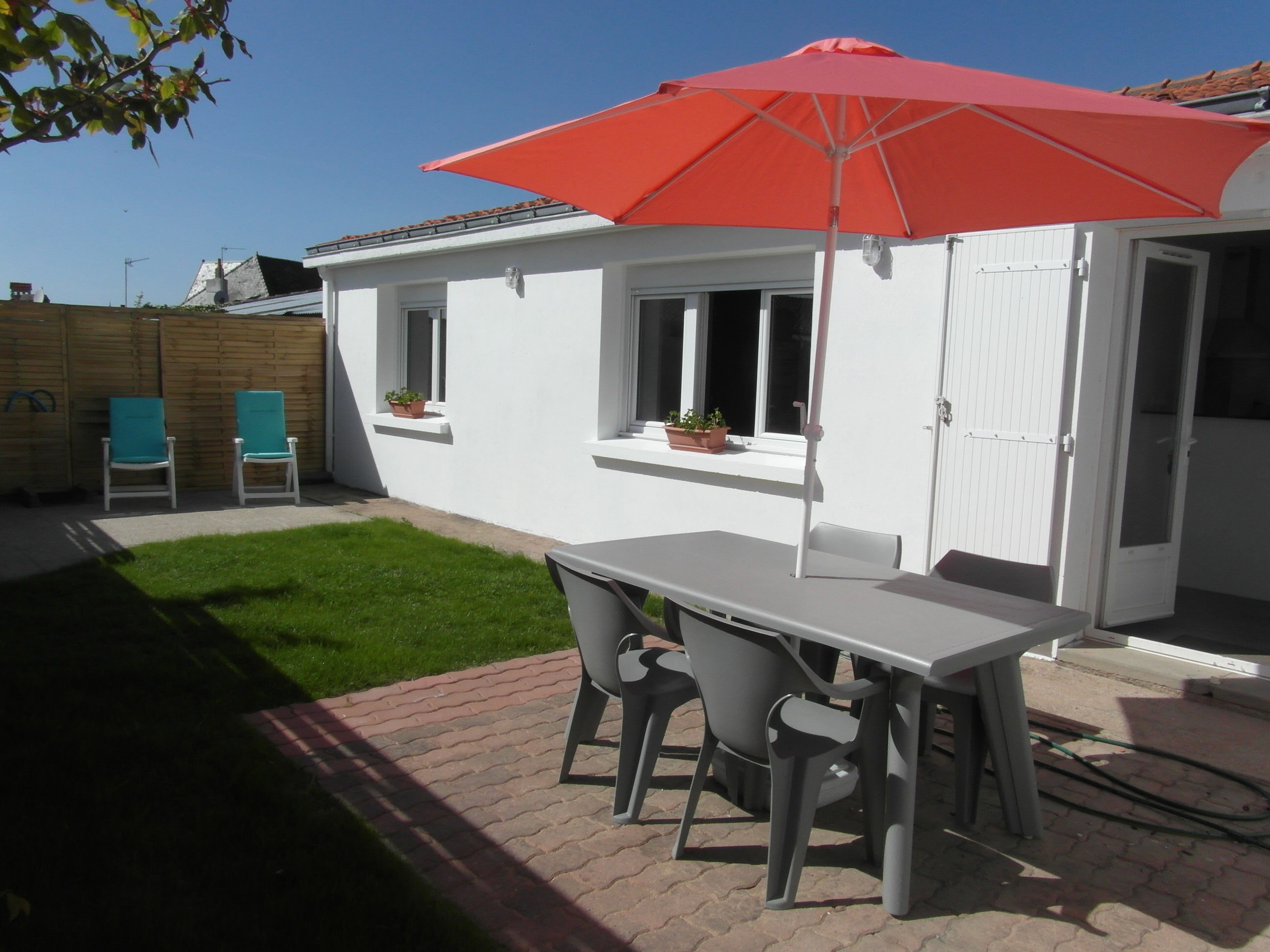 Le 32: Quiet house with garden and terrace