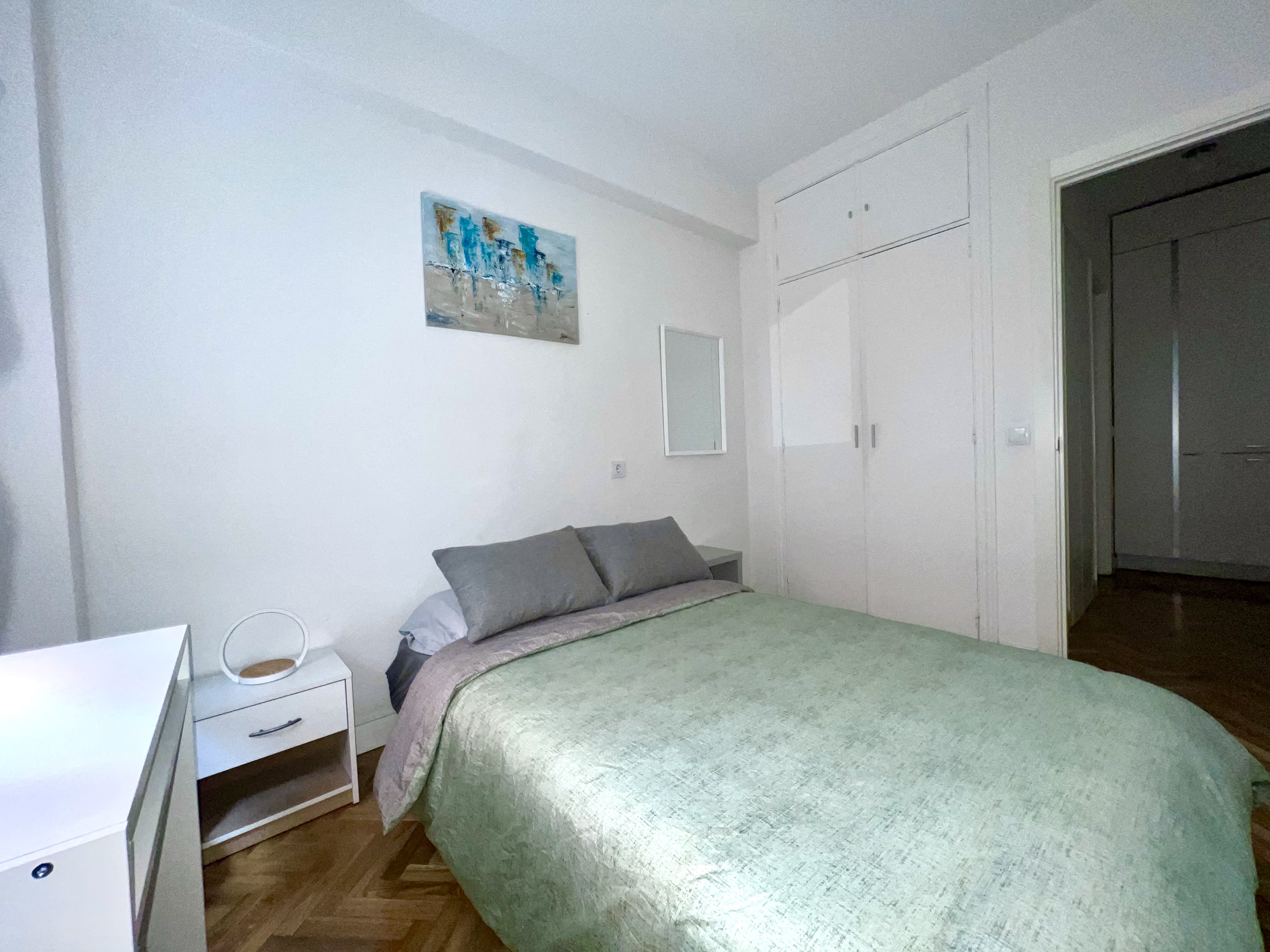 1 person cozy bedroom in modern flat Best Location