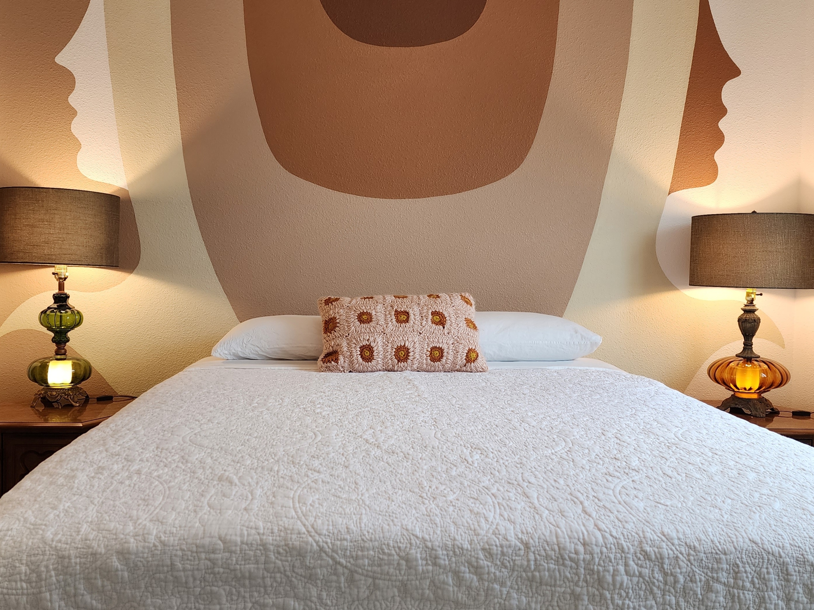 Peaceful and creative 70s-inspired oasis