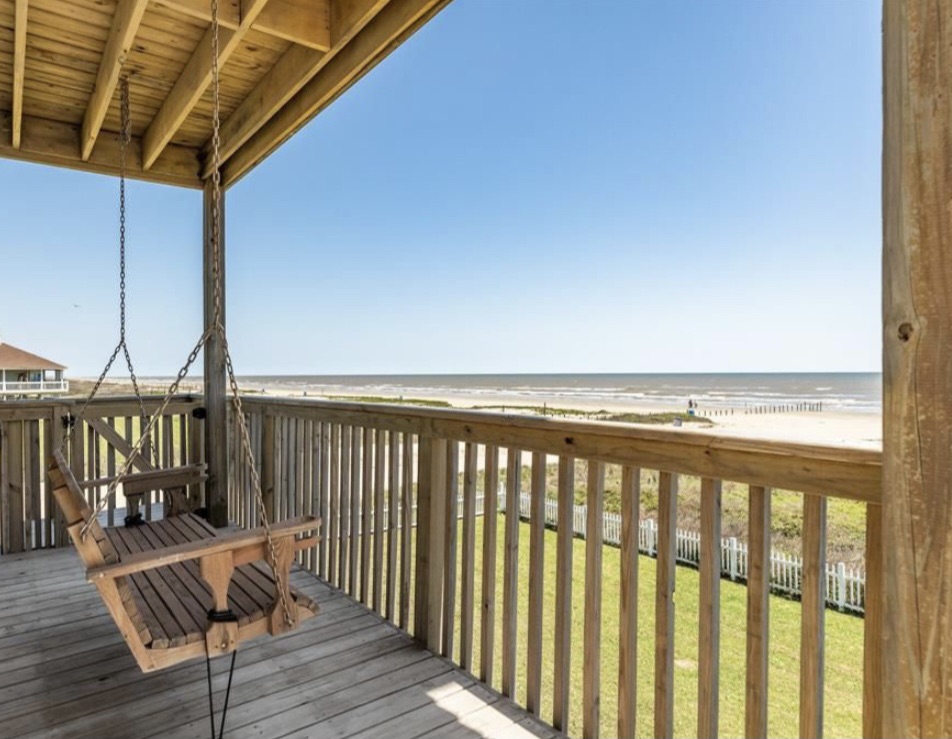 Beachfront beauty, relaxation, and family time Houses for Rent in