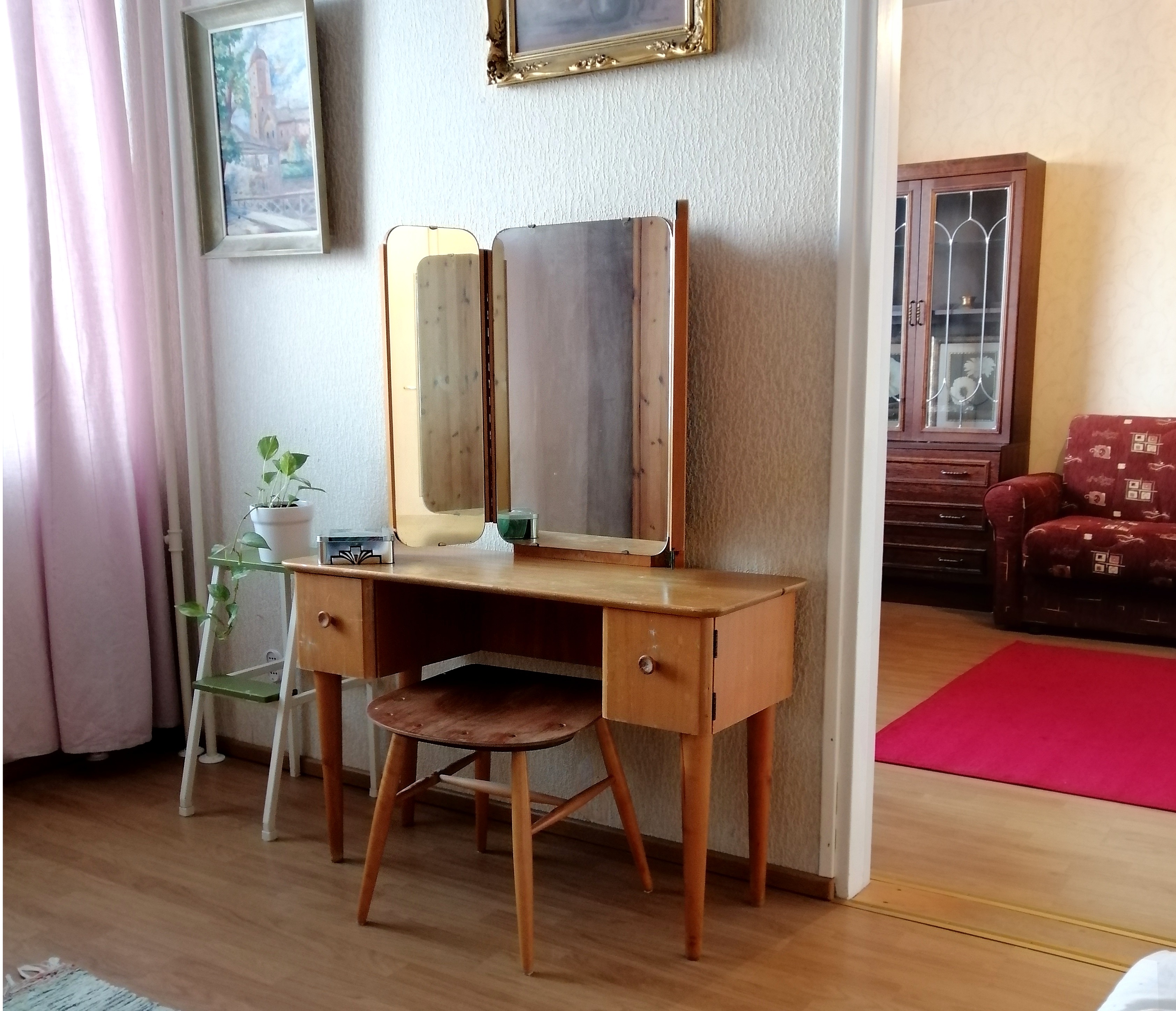 Retronen: downtown duplex with a lake view