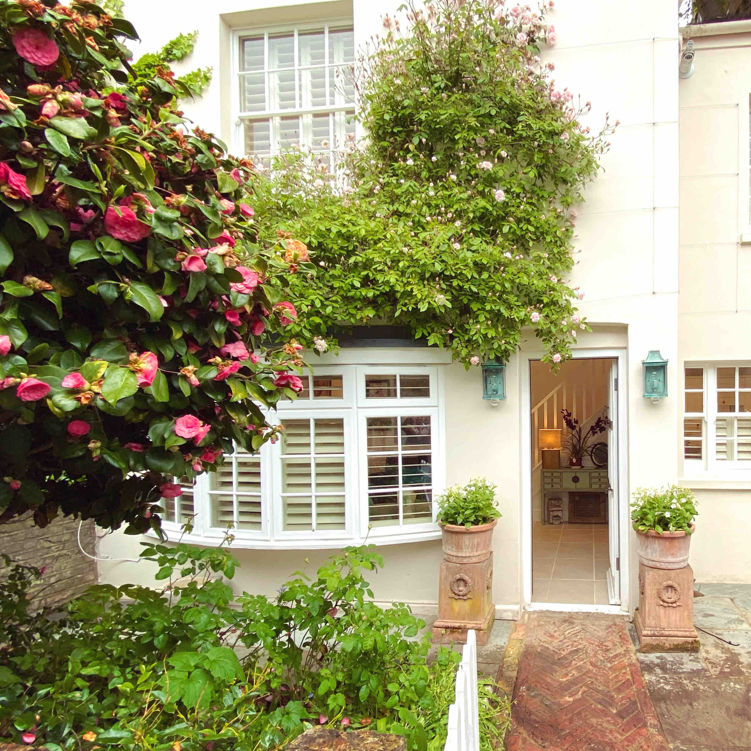 5* Cottage in a secret garden Sloane Square SW1