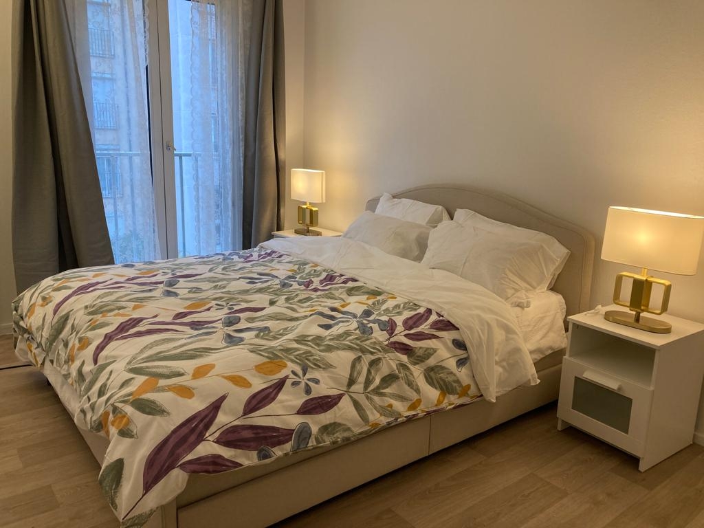 Large apartment with parking