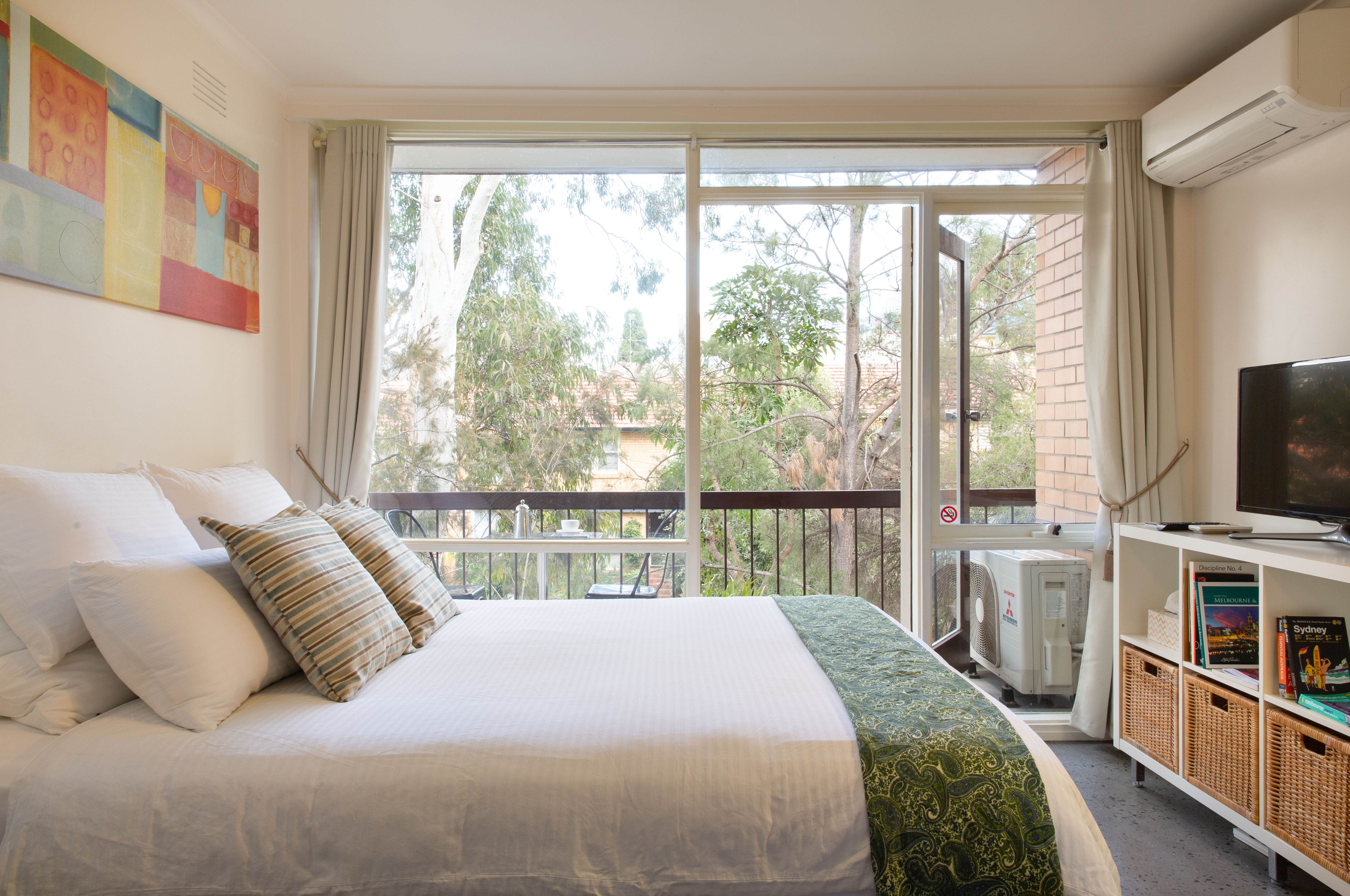 Fantastic Fitzroy Treetop Apartment