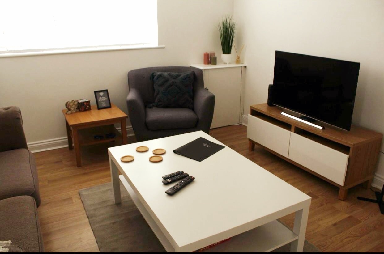 2 Bedroom flat with off-road parking & Wi-Fi