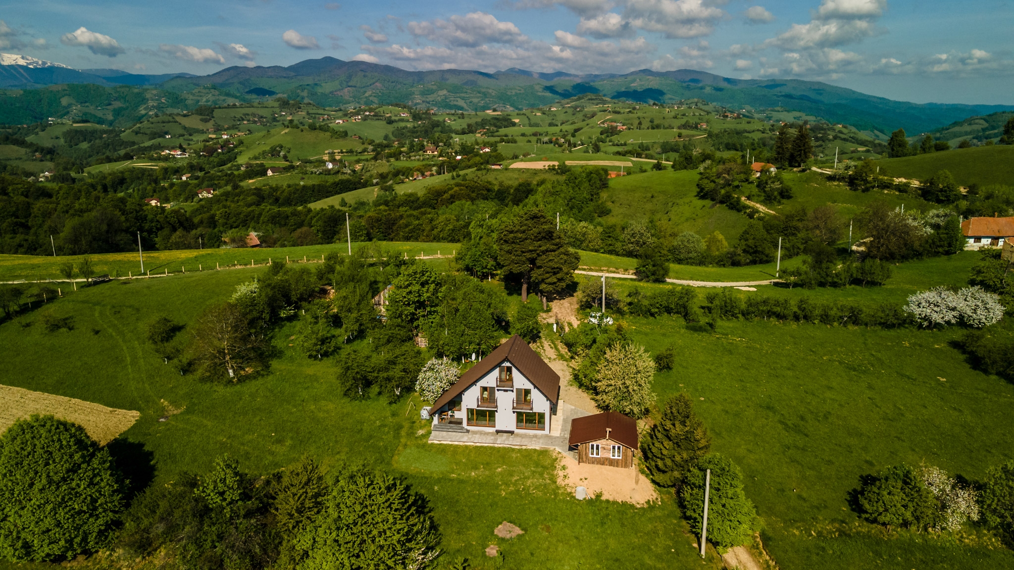 Hill House - Cottages for Rent in Comuna Poiana Mărului, Județul Brașov,  Romania - Airbnb