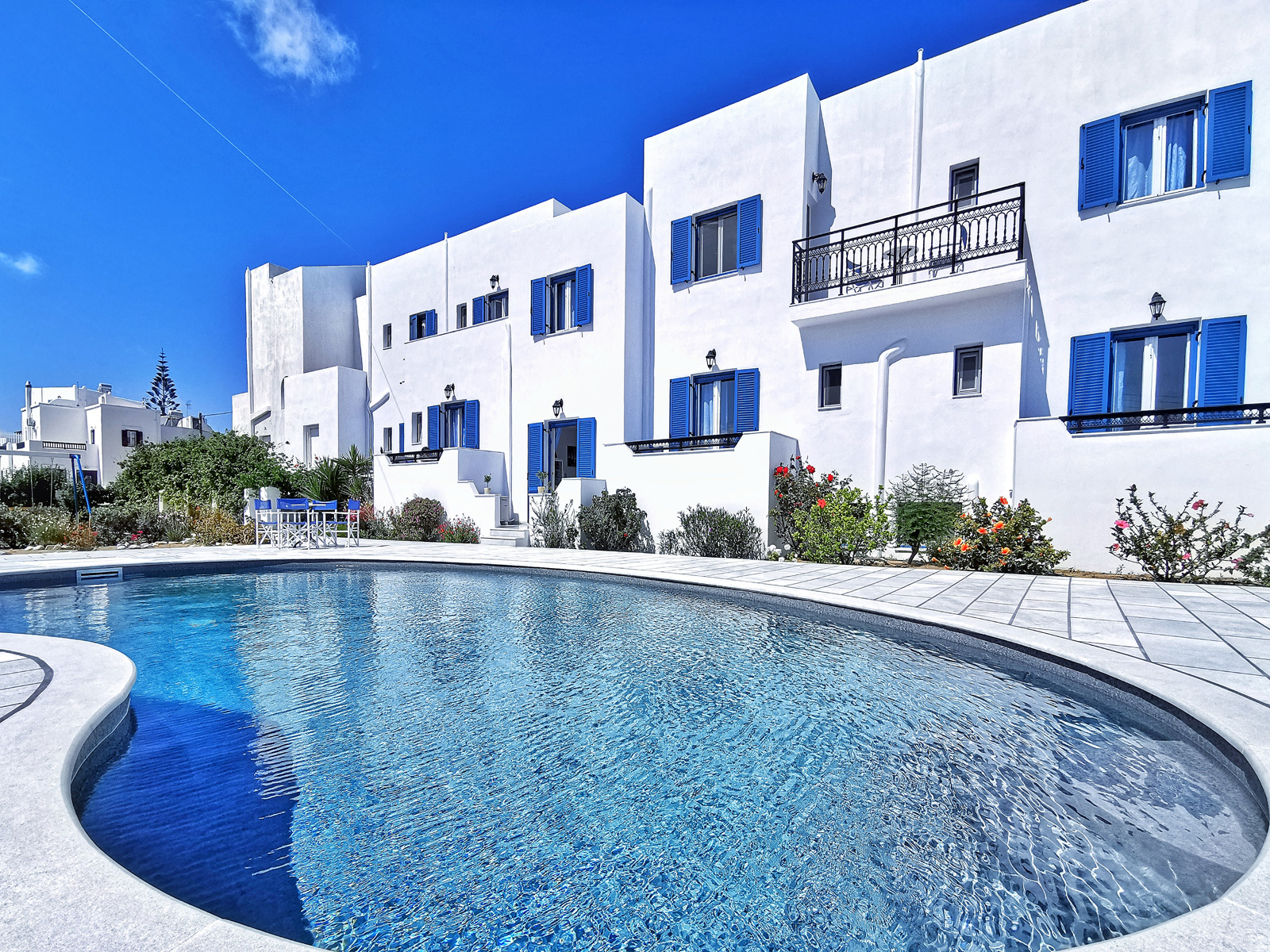 Ikaros Studios - Pool & Jacuzzi, 5 mins from beach