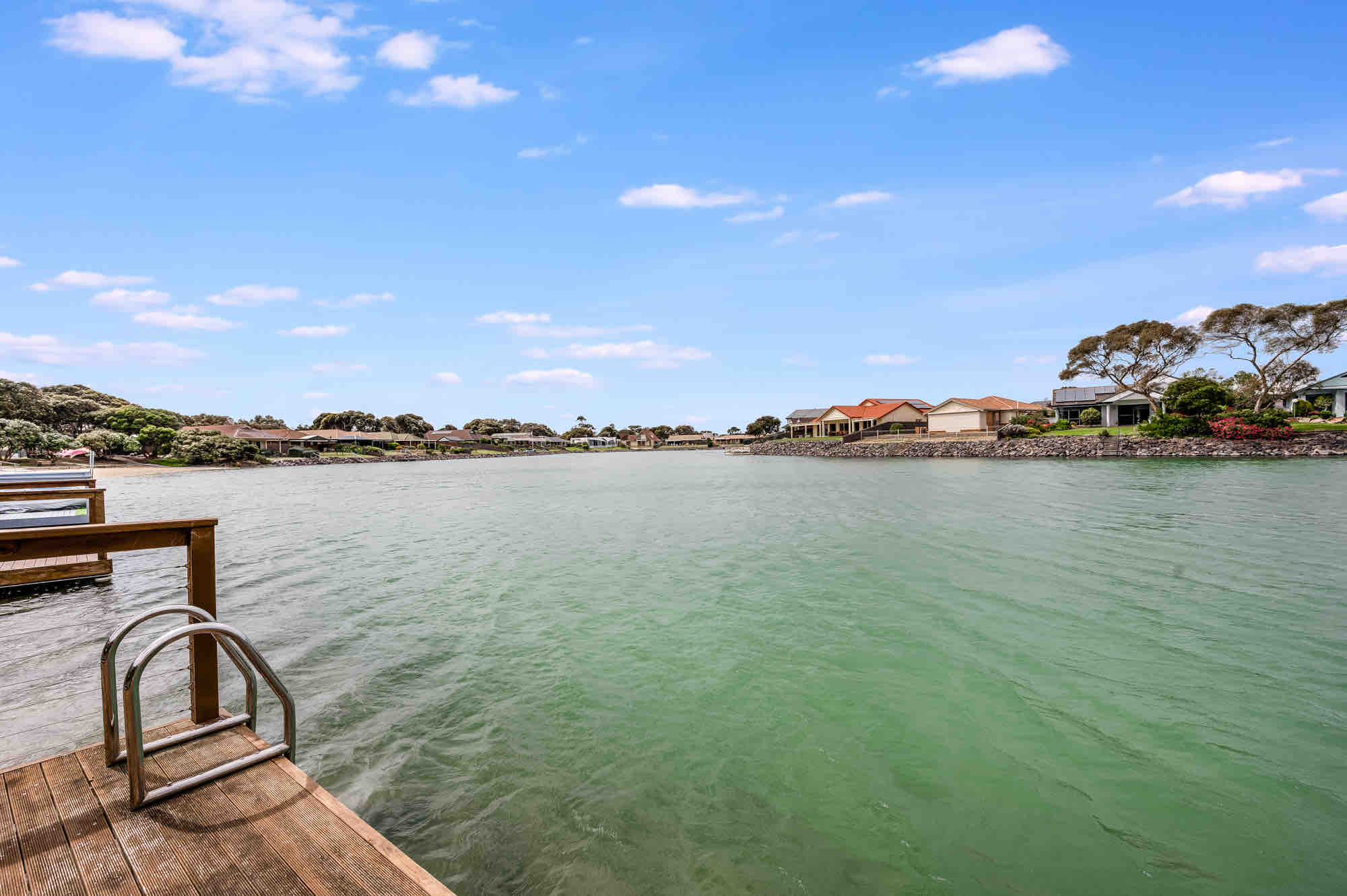 DAZE OFF  near Victor Harbor