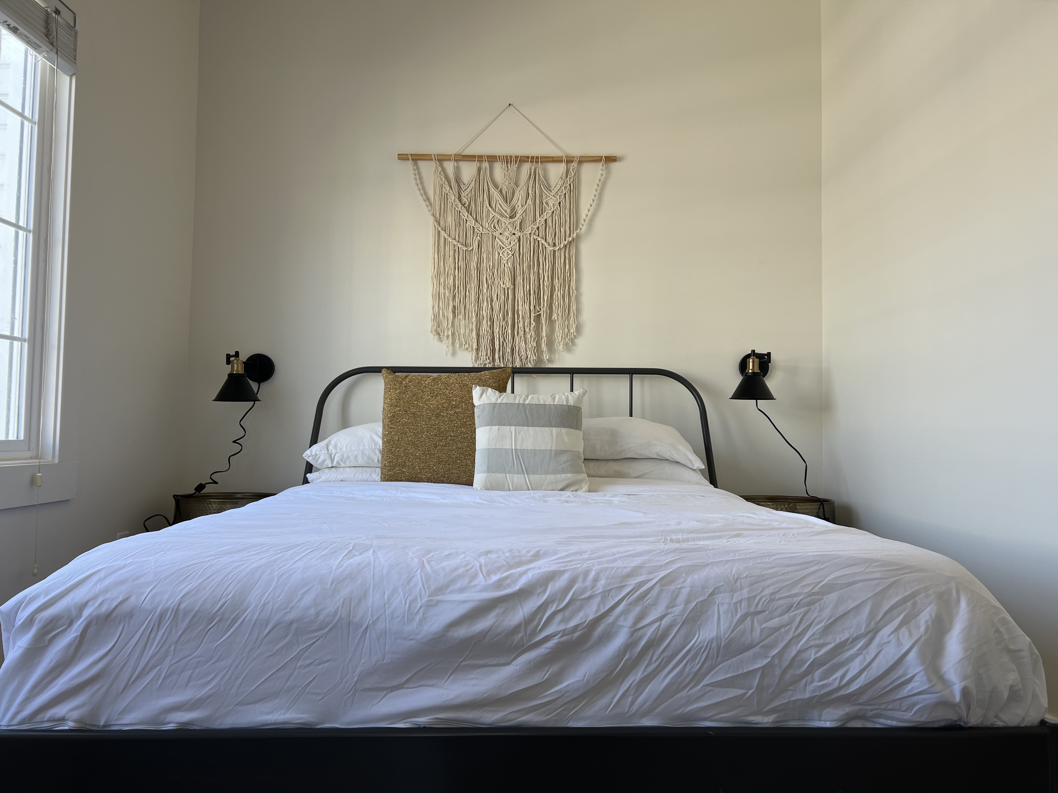 Cozy Studio 2 Minutes Uber to BART in Hoover-Foster, Oakland