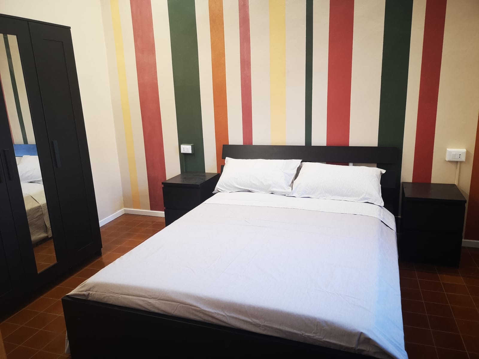 Separate room 6 private bathroom kitchenette