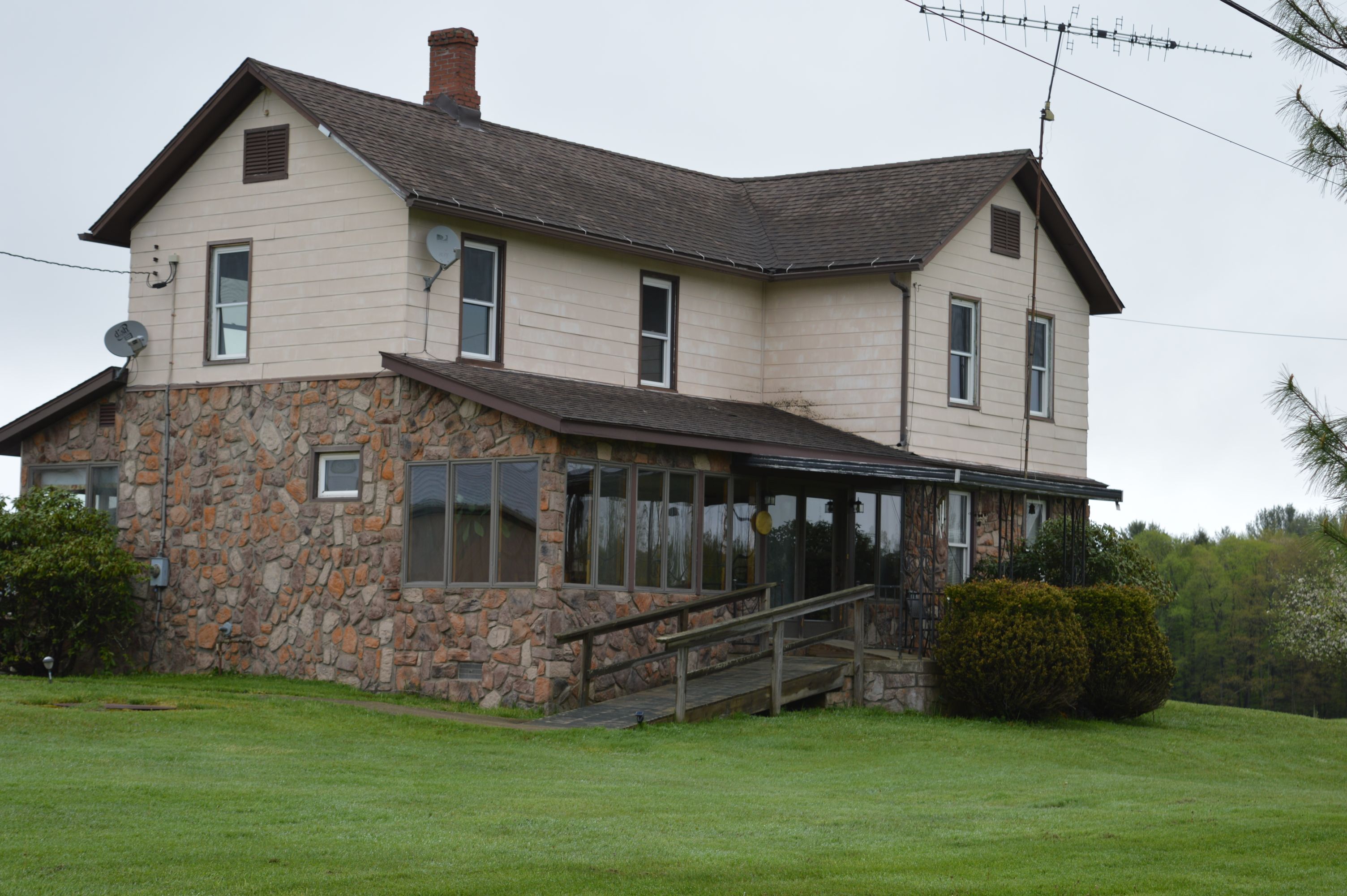 Sabella Farm farmhouse in the country. Houses for Rent in Tidioute, Pennsylvania, United