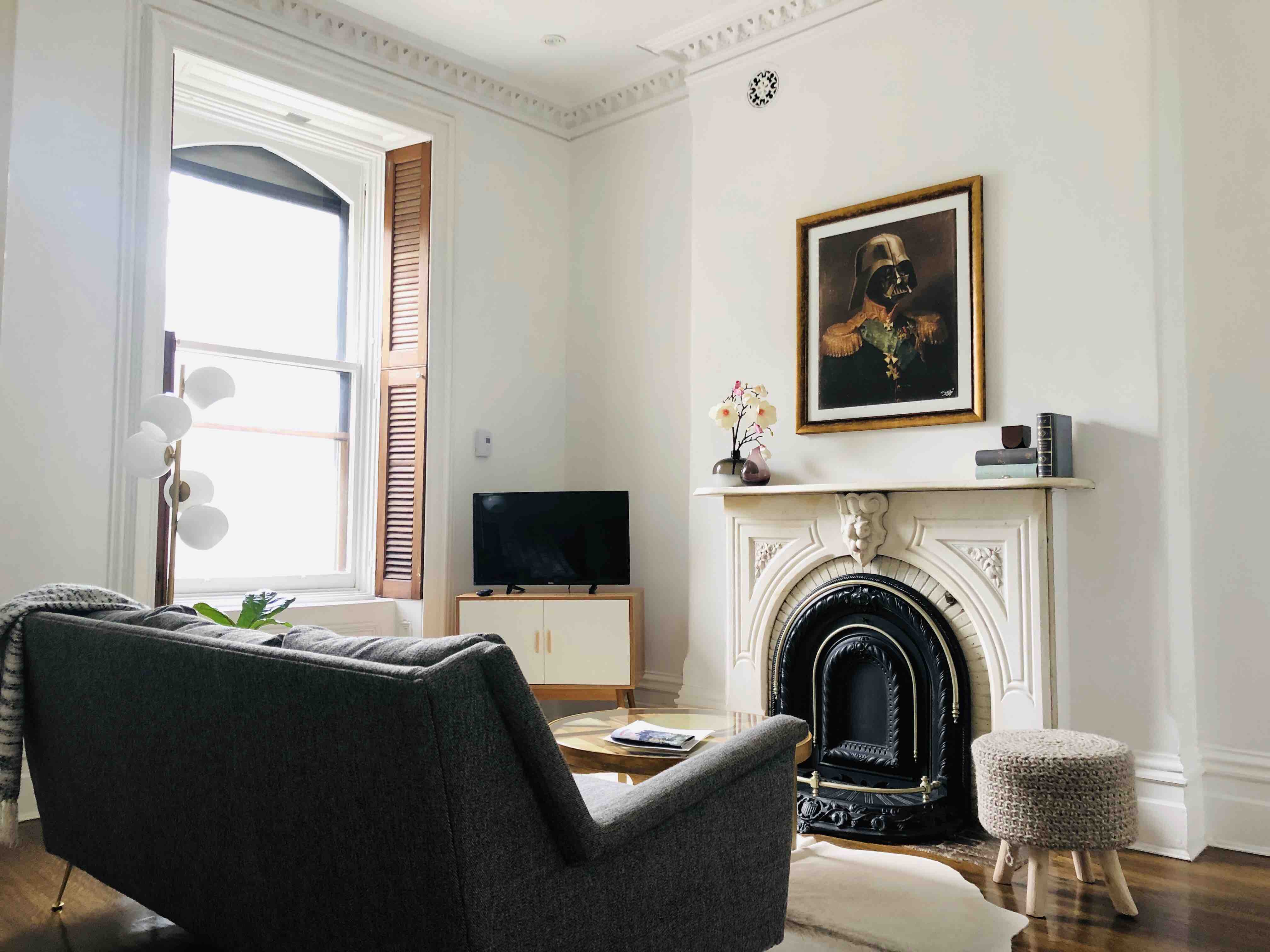 Modern Victorian Flat next to Atwater Metro