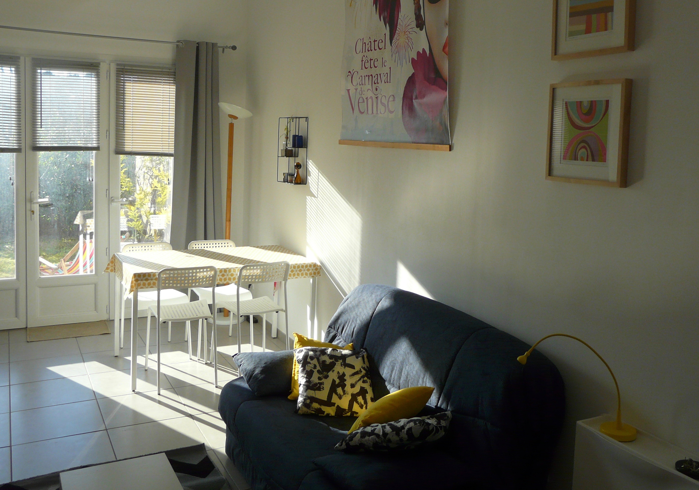 Pleasant duplex in the center of a Provencal village