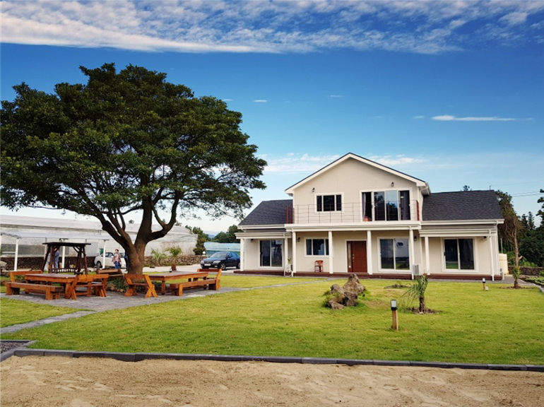 Clean, New, 1-Bedroom Pension near Citrus Farms