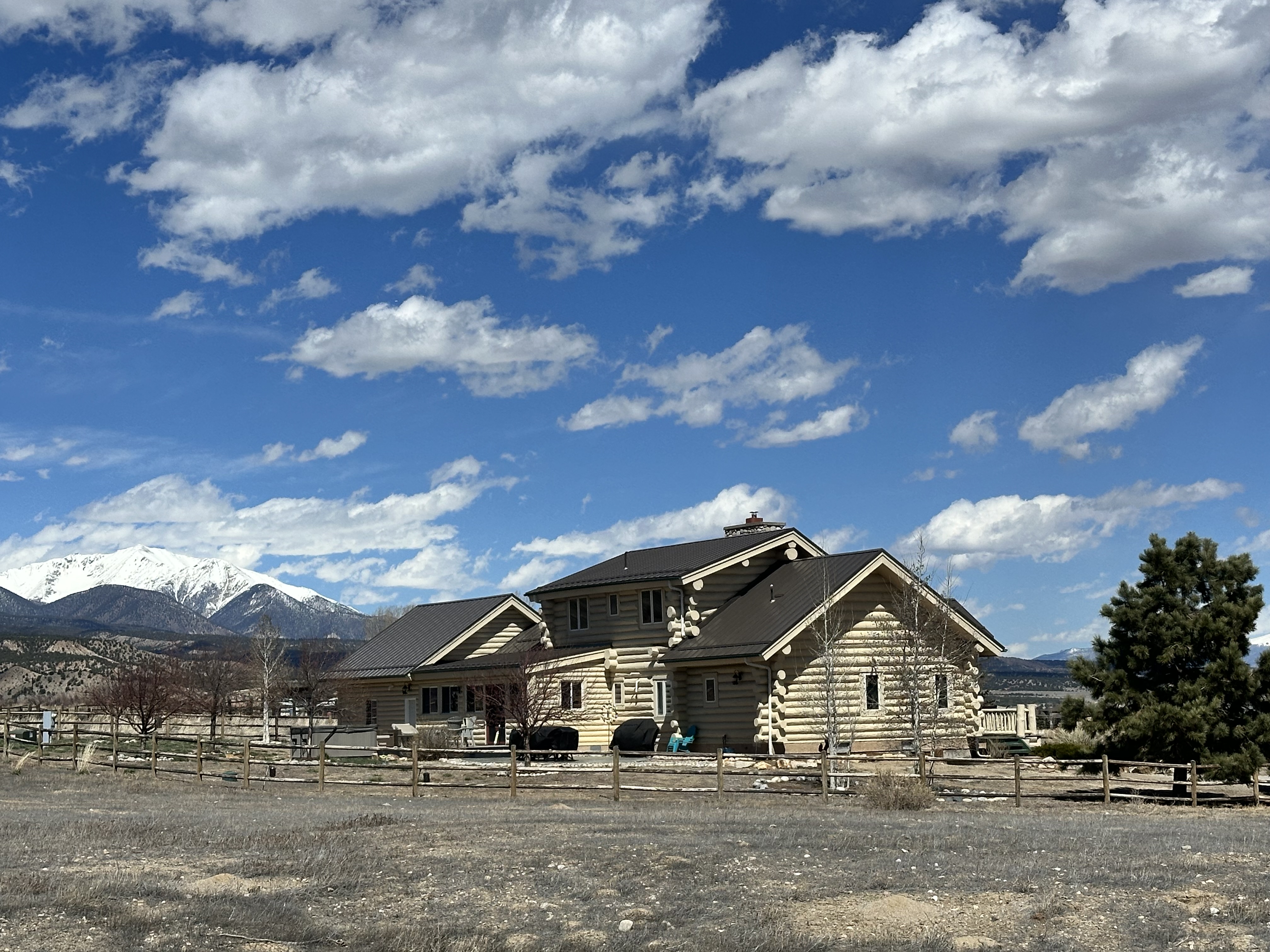 Premier log cabin with 360 views, hot tub & sauna